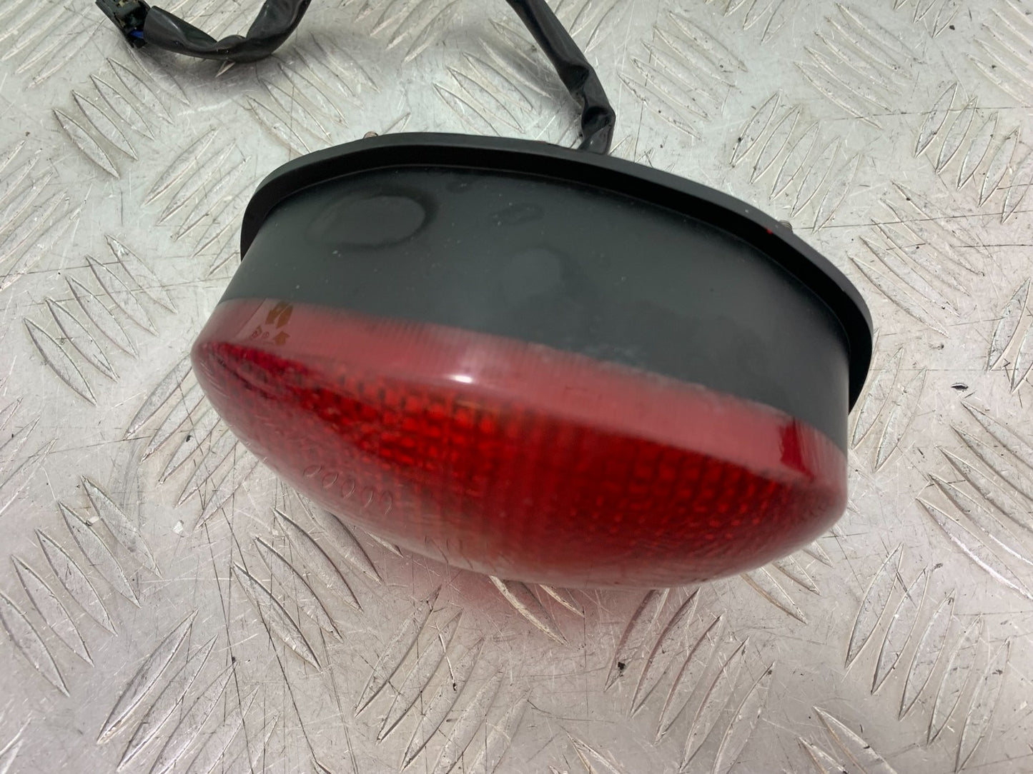 TRIUMPH 955i SPRINT ST REAR LIGHT YEAR 1999-04 (CMB1230)