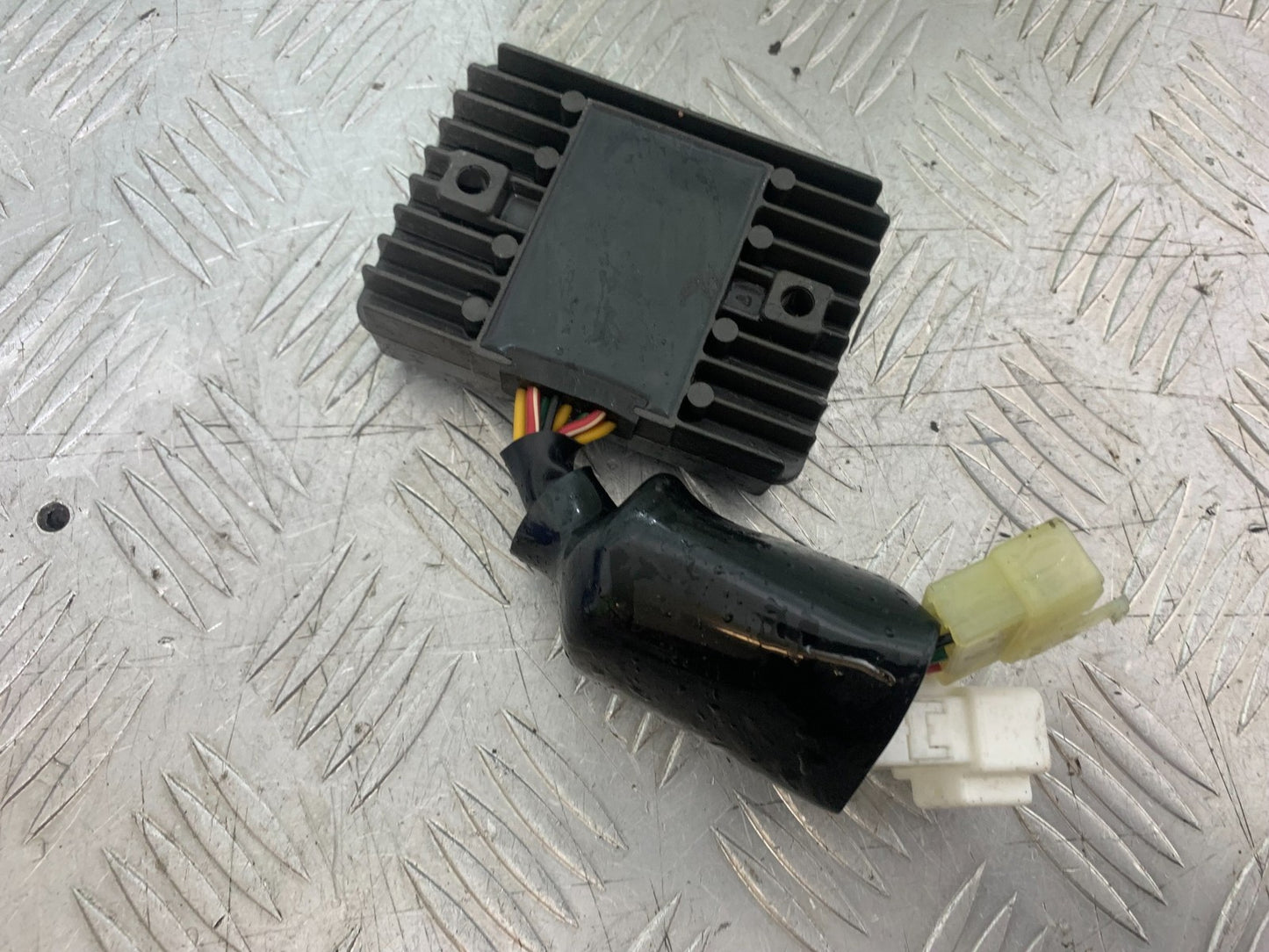 HONDA CBR1100 BLACKBIRD REGULATOR   YEAR 1999-2005 (CMB1232)