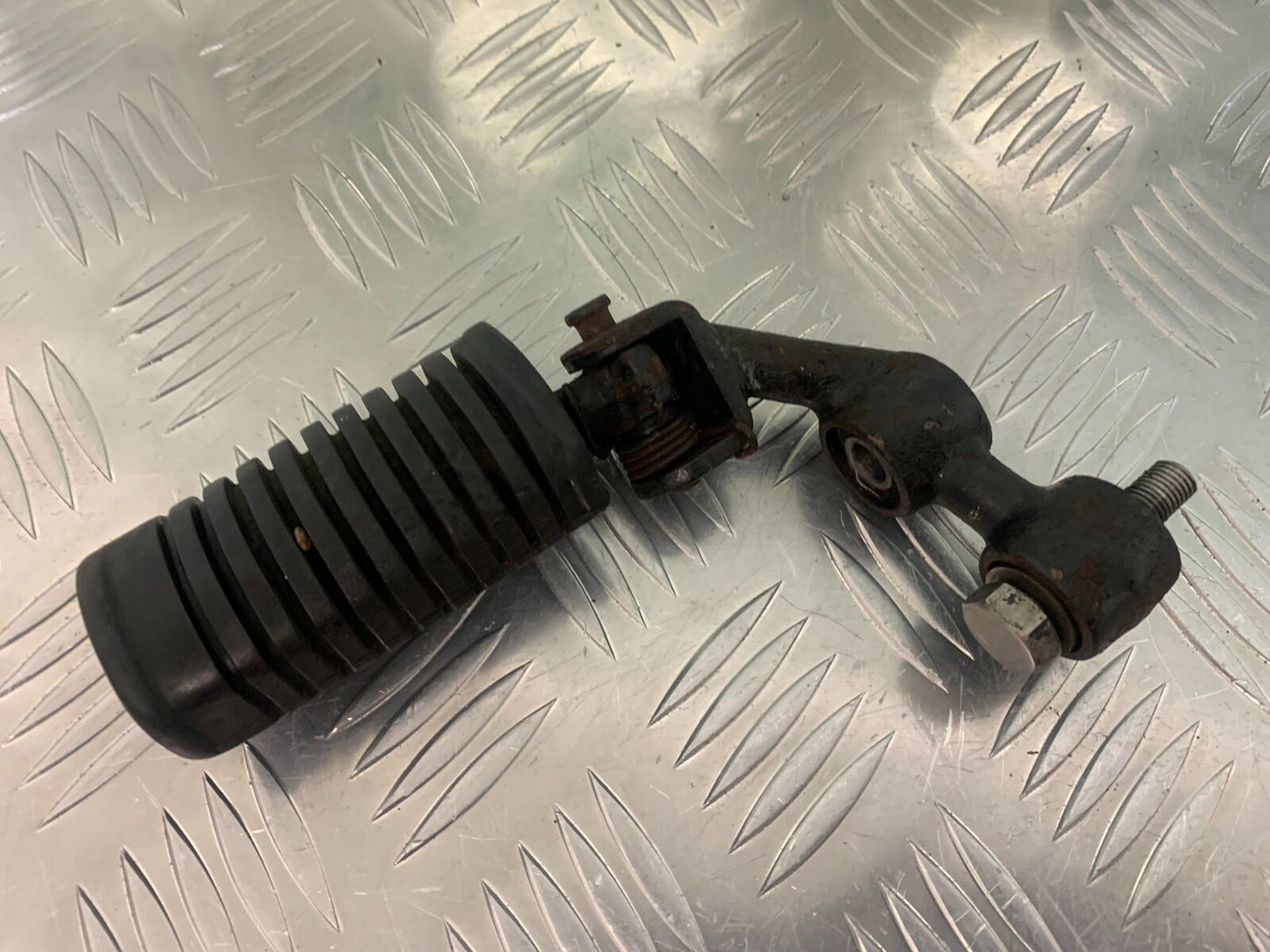 SUZUKI GS750 E GS 750E FRONT LEFT FOOTPEG   YEAR 1979  (STOCK 959)