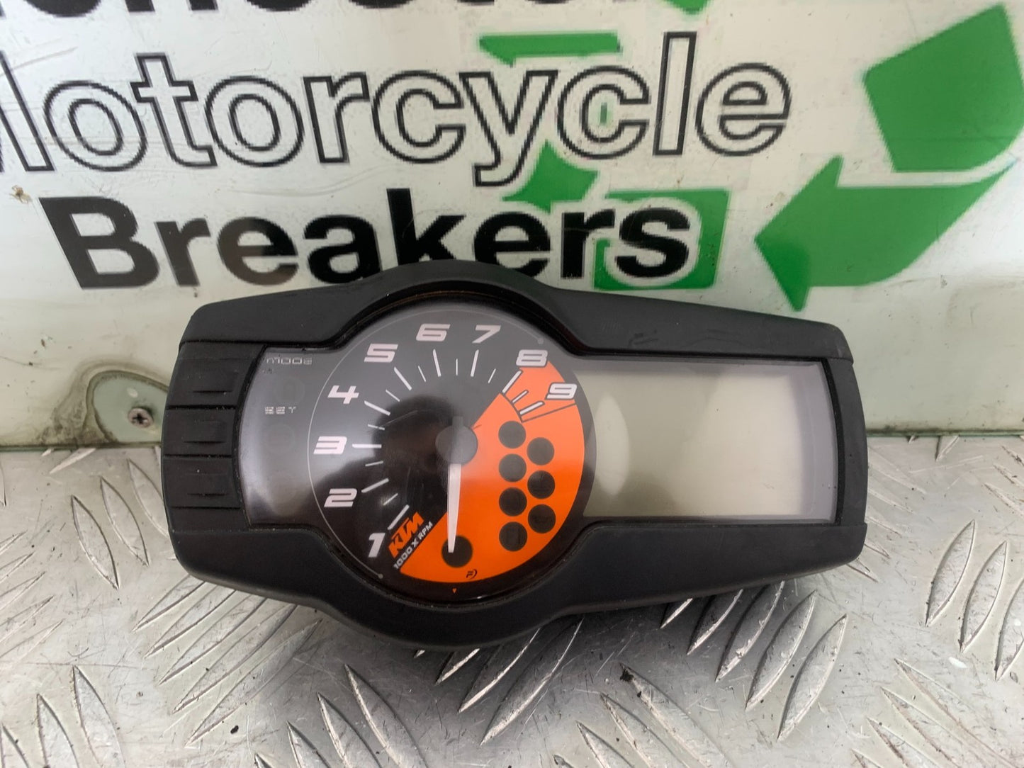 KTM 690 DUKE R LC4 SPEEDO DASH CLOCKS YEAR 2012-2015  (CMB1180)