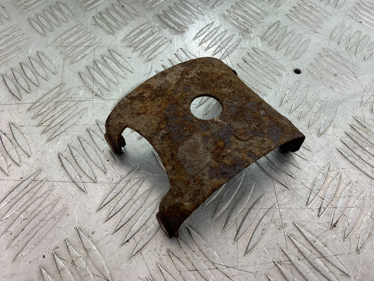 HONDA CBF125 CBF 125 FRONT MUDGUARD BRACKET  YEAR 2009-14 (CMB1182)