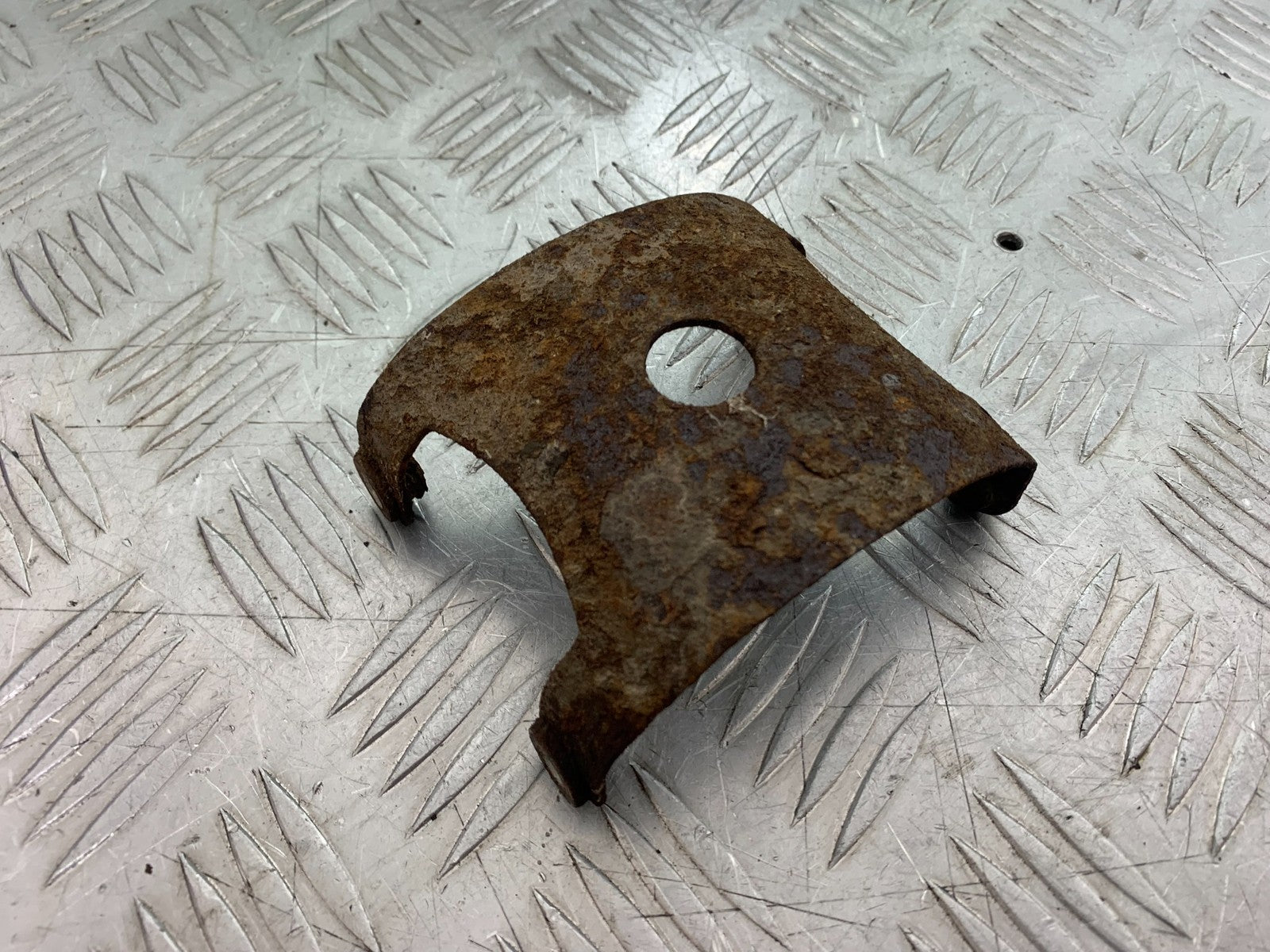 HONDA CBF125 CBF 125 FRONT MUDGUARD BRACKET  YEAR 2009-14 (CMB1182)