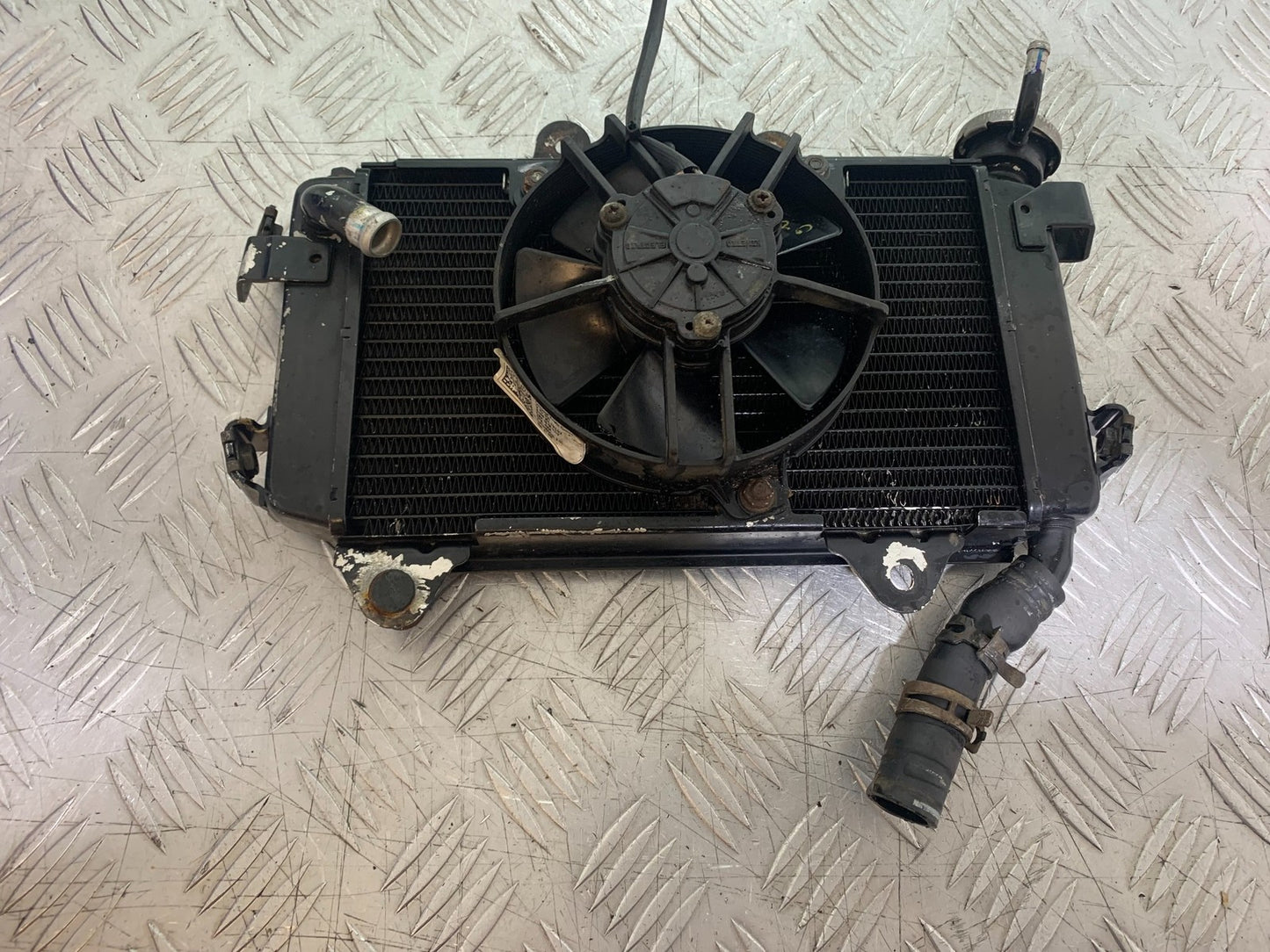 KTM DUKE 125 RADIATOR AND FAN  YEAR 2017-2022 (CMB1222)