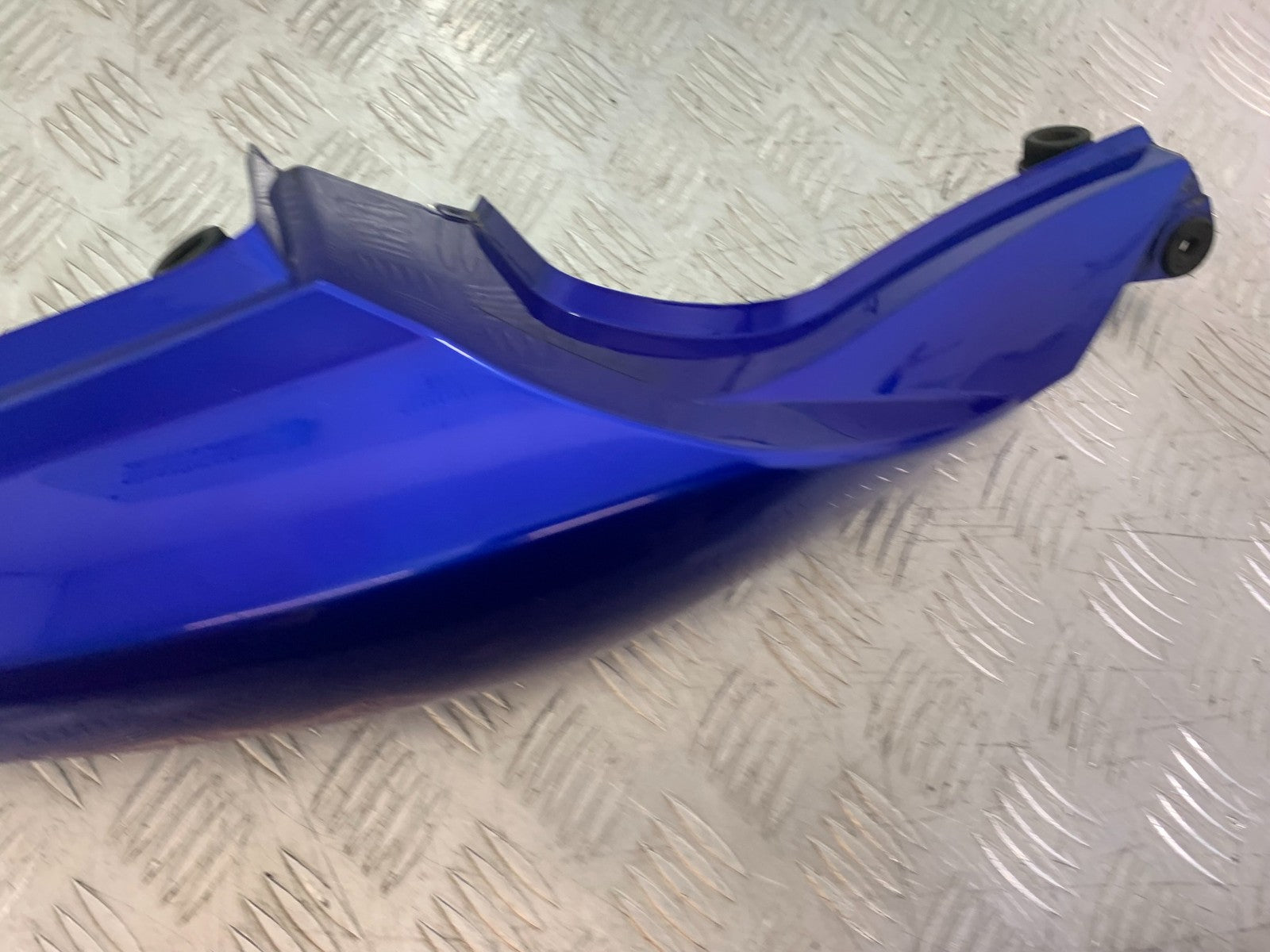 SUZUKI SV1000 SV 1000 RIGHT SEAT PANEL YEAR 2003-2007 (CMB1293)