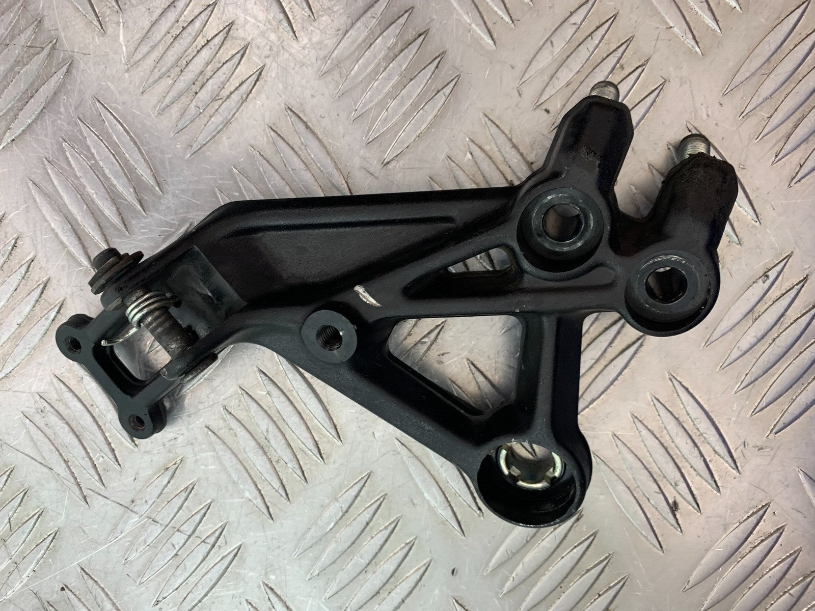 KTM 125 DUKE FRONT LEFT HANGER   YEAR 2018-2023 (CMB1185)