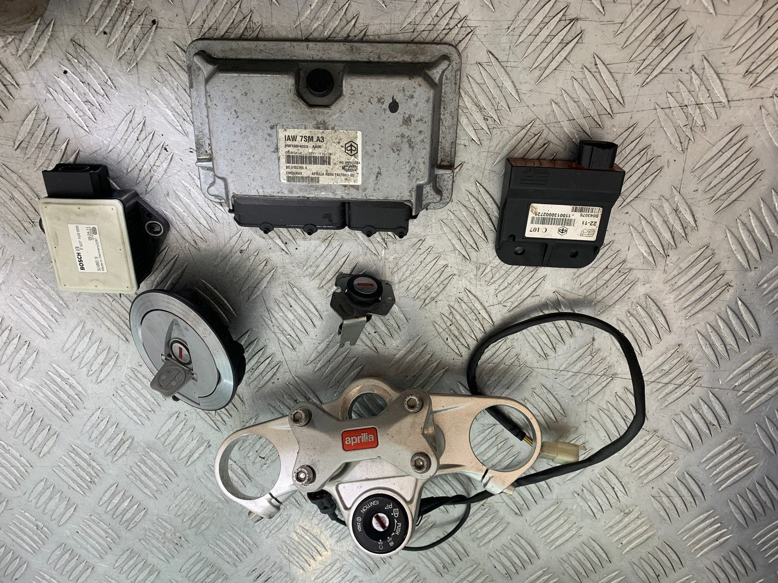 APRILIA TUONO 1000 V4R ECU LOCKS KEYS  YEAR 2011-13  (CMB1316)