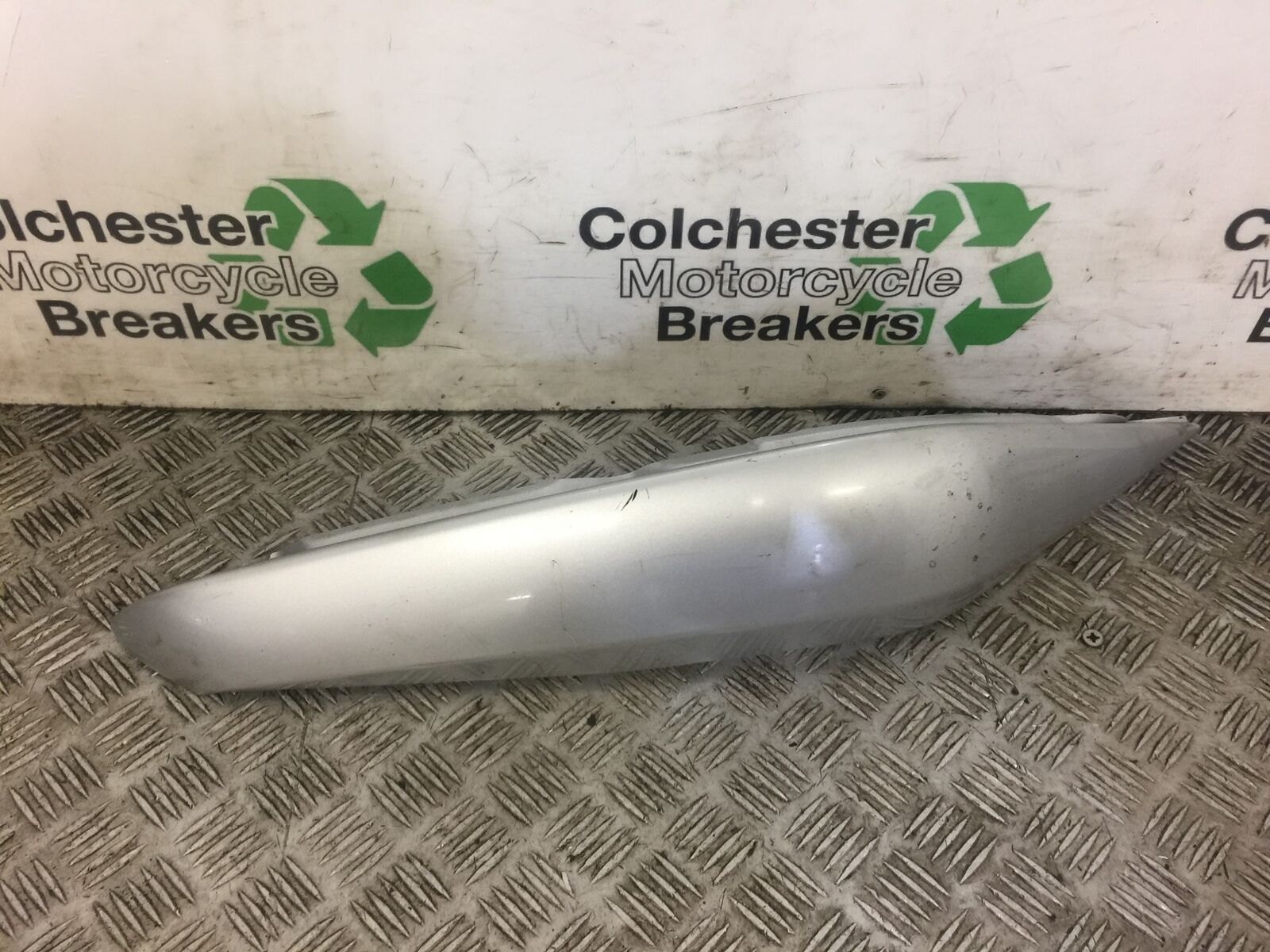 KAWASAKI ER6 F RIGHT SEAT PANEL YEAR 2006-2008 (STOCK 447)