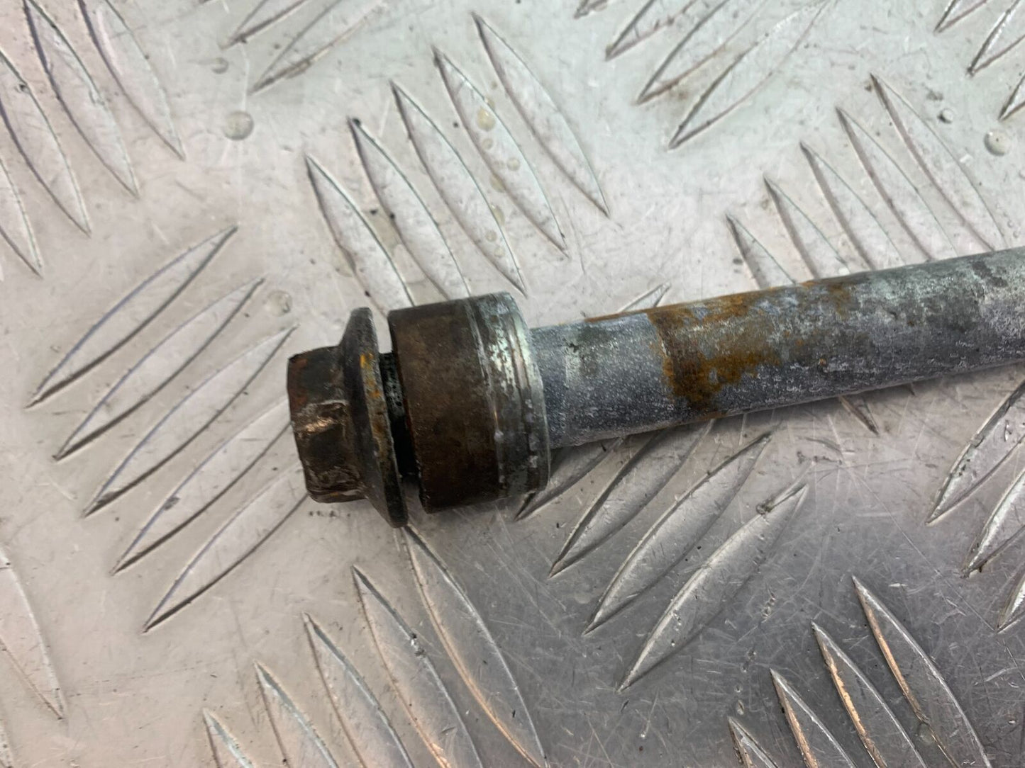 YAMAHA XV535 XV 535 VIRAGO FRONT WHEEL SPINDLE YEAR 1994-02 (CMB1044)