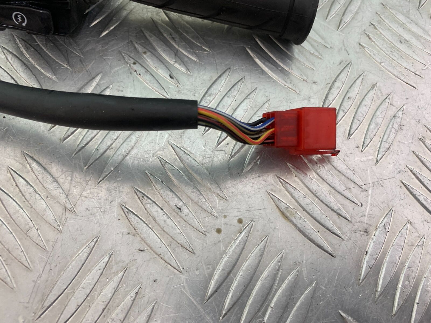 HONDA CBR1100 BLACKBIRD RIGHT SWITCH GEAR  YEAR 1999-2005  (CMB1103)