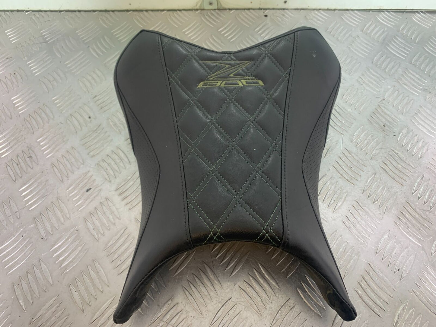 KAWASAKI Z800 Z 800 FRONT SEAT   YEAR 2013-2017 (CMB1059)