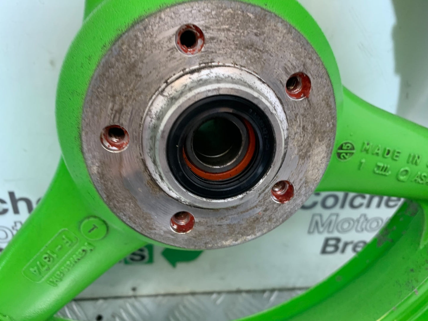 KAWASAKI ZX9R ZX9 R FRONT WHEEL  YEAR 1998-1999 (CMB1329)