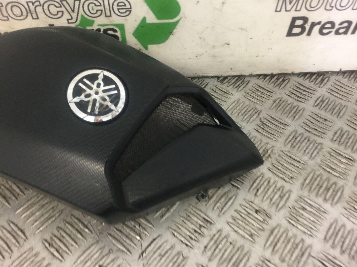 YAMAHA MT07 MT-07 RIGHT TANK COWL   YEAR 2014 (STOCK 467)