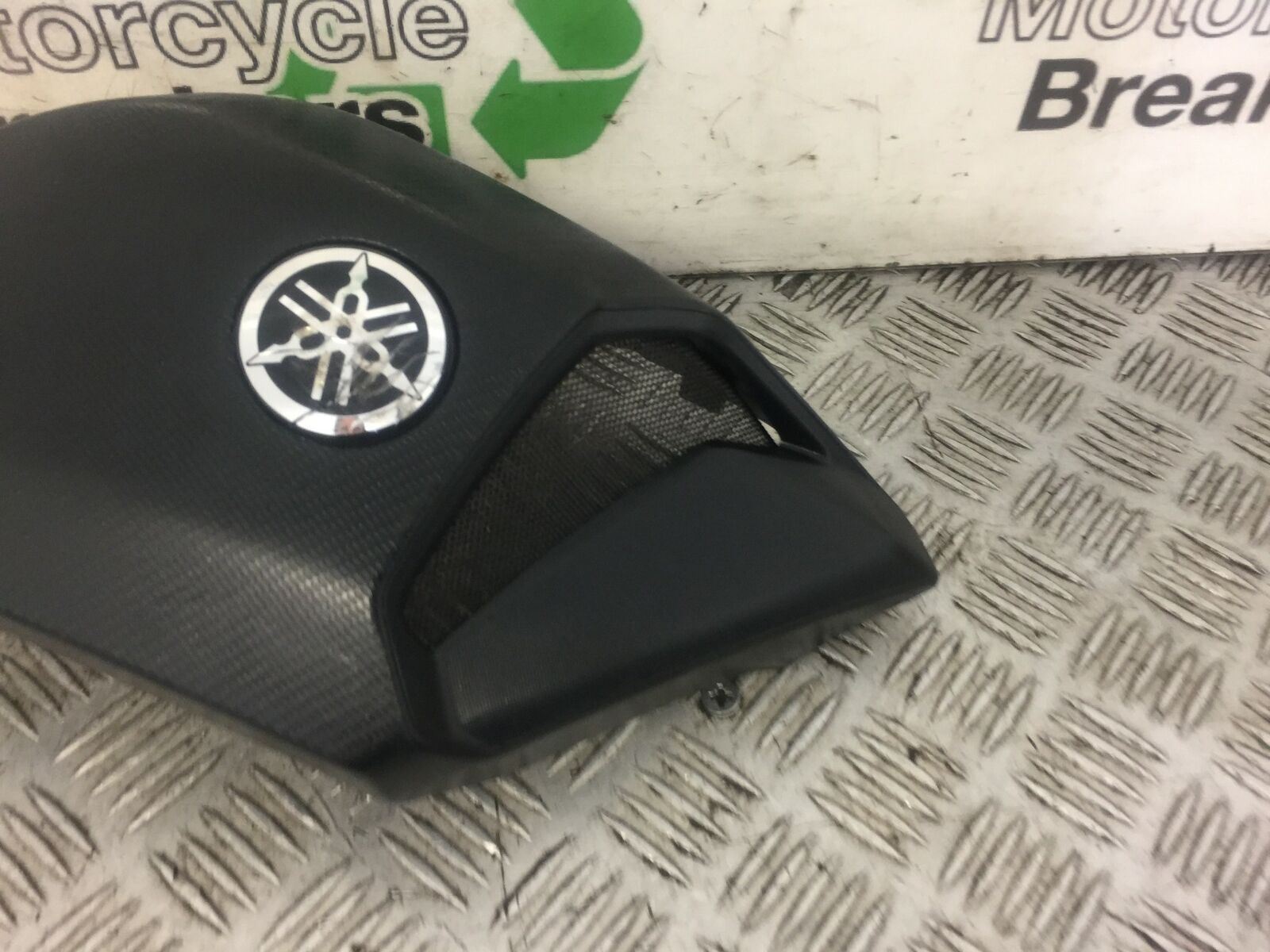 YAMAHA MT07 MT-07 RIGHT TANK COWL   YEAR 2014 (STOCK 467)