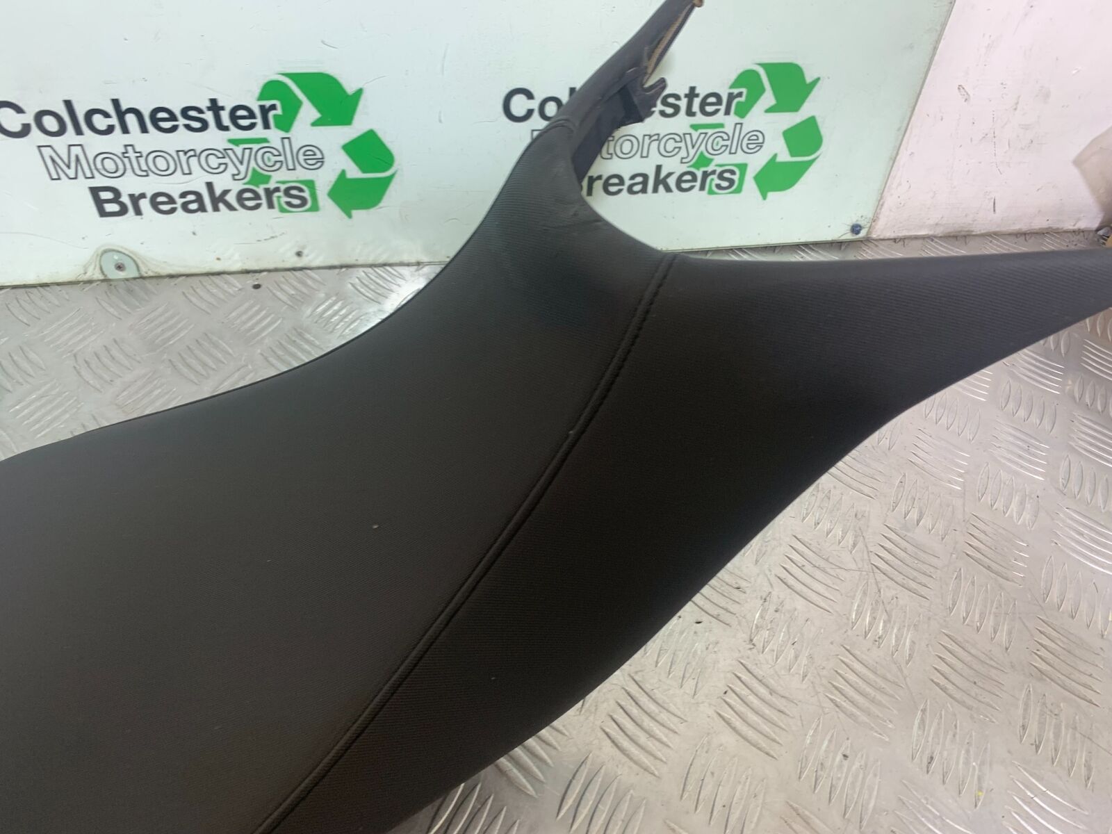 KTM 990 SUPERMOTO T SEAT  YEAR 2010-2011  (CMB1127)