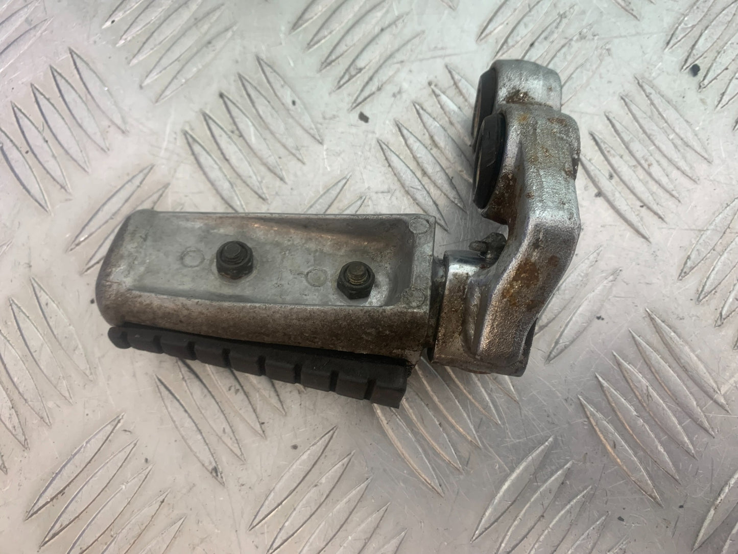 YAMAHA XV535 XV 535 VIRAGO FRONT LEFT FOOTPEG  YEAR 1994-02 (CMB1139)