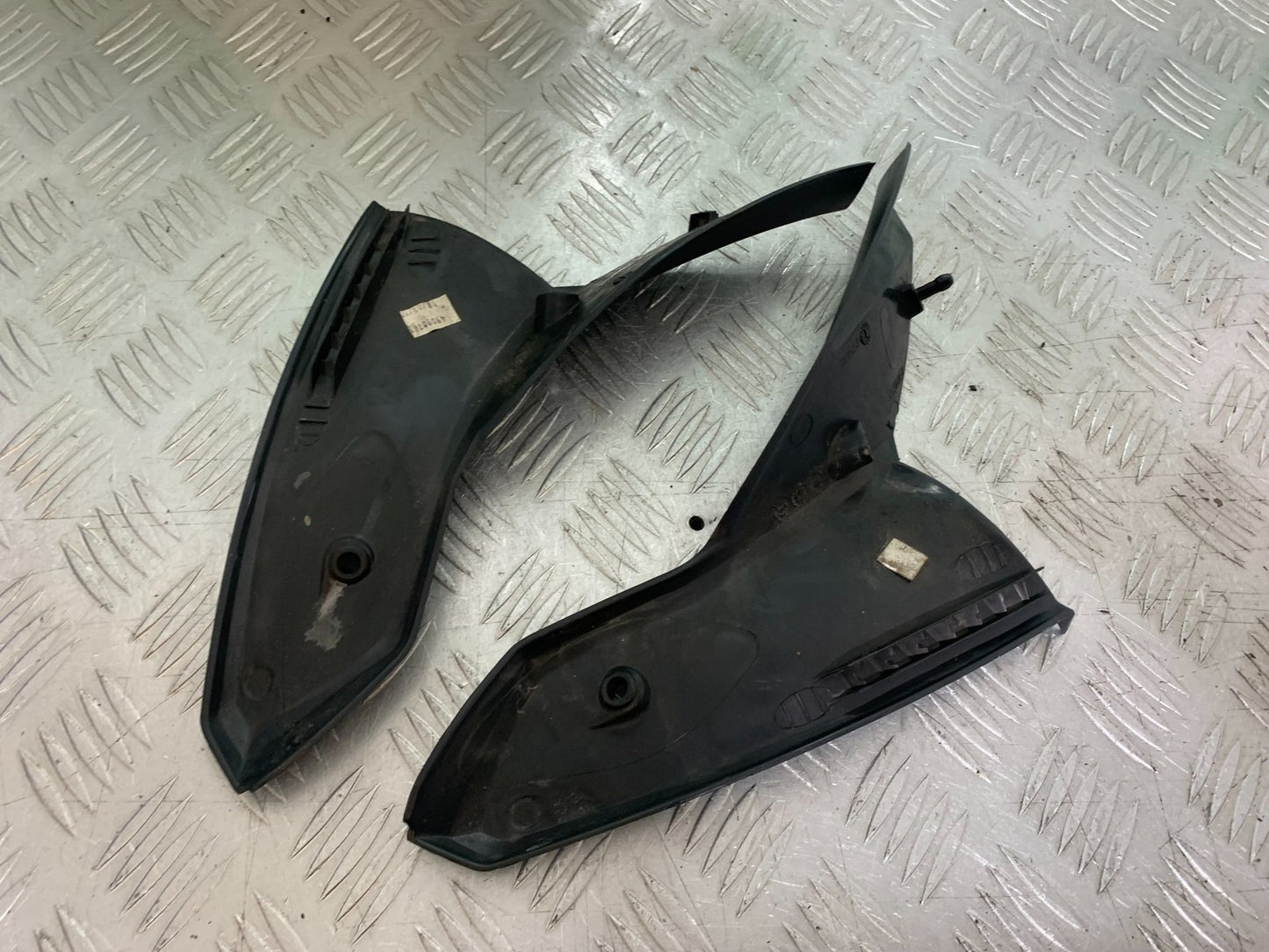 TRIUMPH 1050 SPRINT ST LEFT & RIGHT TOP FAIRING INFILLS   2003-2011 (CMB1285)
