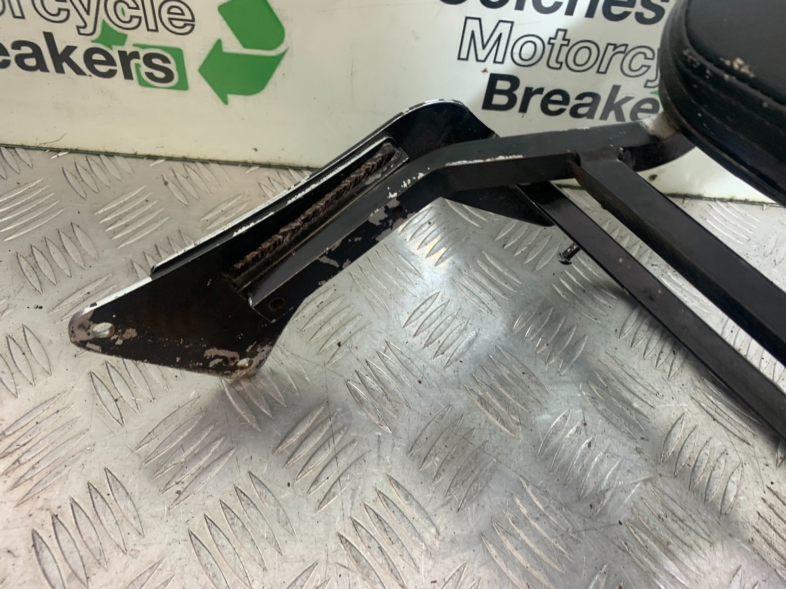 KAWASAKI VN1500 CLASSIC BACKREST AND PAD   YEAR 1999 -2006 (CMB1166)