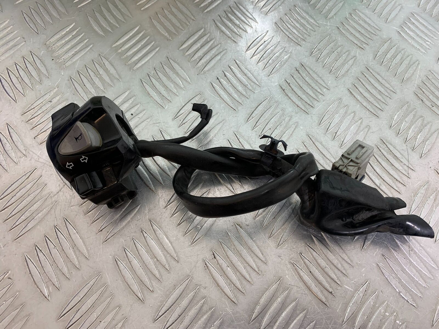 HONDA CBR500R CBR 500 R LEFT SWITCH GEAR YEAR 2012-16 (CMB1048)