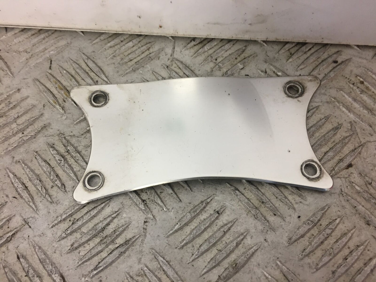YAMAHA XJ900 XJ 900 DIVERSION MUDGUARD BRACE  YEAR 1994-2002