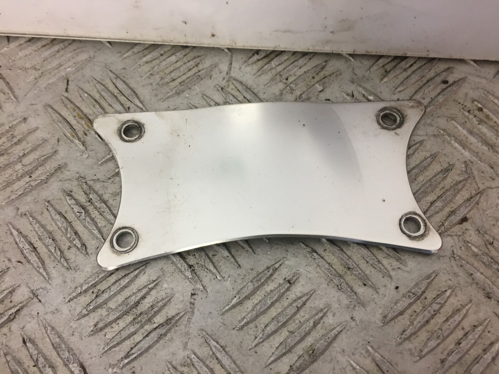 YAMAHA XJ900 XJ 900 DIVERSION MUDGUARD BRACE  YEAR 1994-2002
