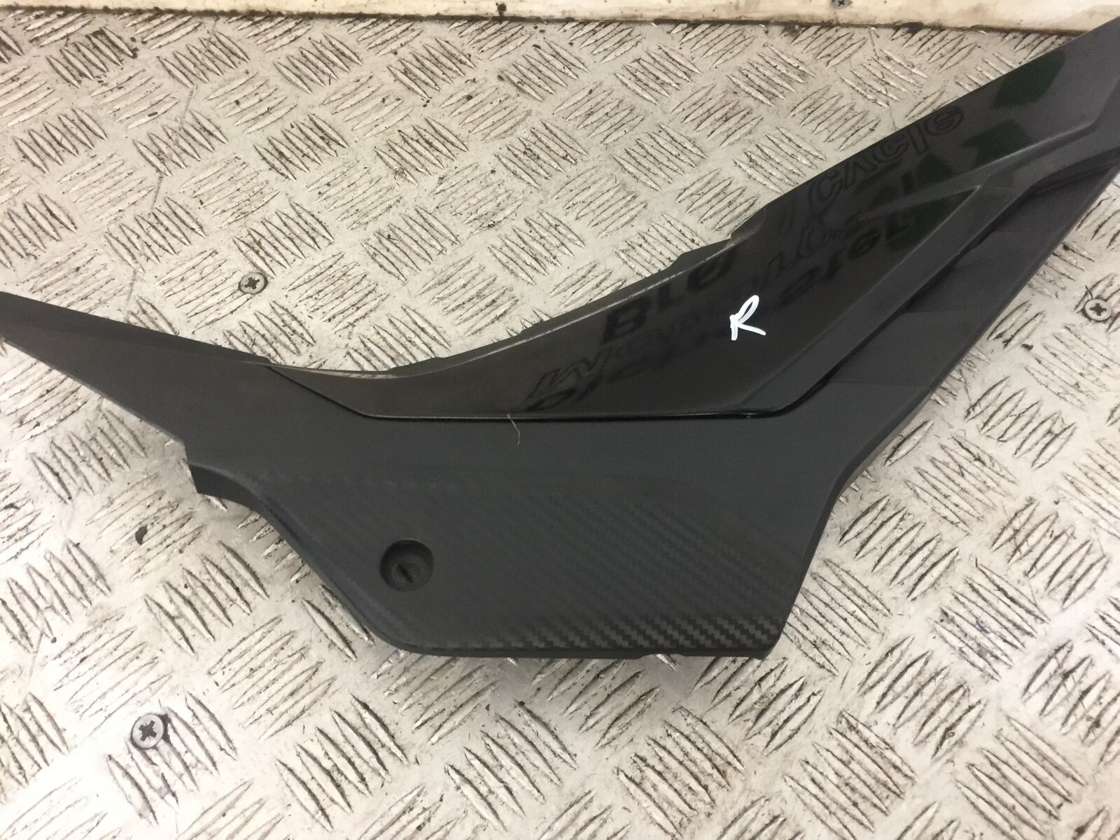 HONDA CBR500R CBR 500 R RIGHT SEAT PANEL  2016-18  (STOCK 742)