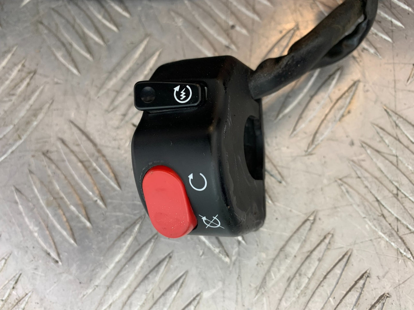 TRIUMPH 955I SPRINT RS RIGHT SWITCH GEAR   YEAR 1999-03 (CMB1313)