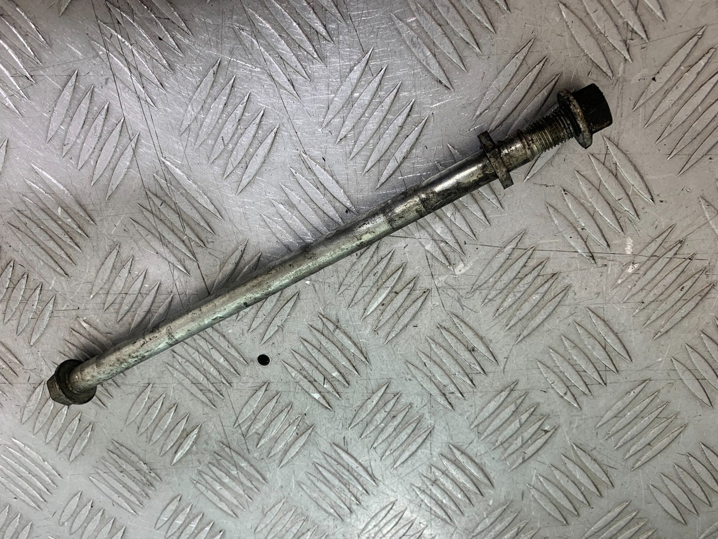 KTM DUKE 125 SWINGARM SPINDLE YEAR 2012-2016 (CMB1317)