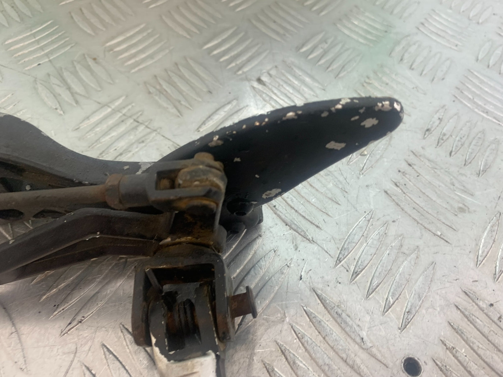 RIEJU 125 RS2 FRONT LEFT HANGER  YEAR 2007 (CMB1142)