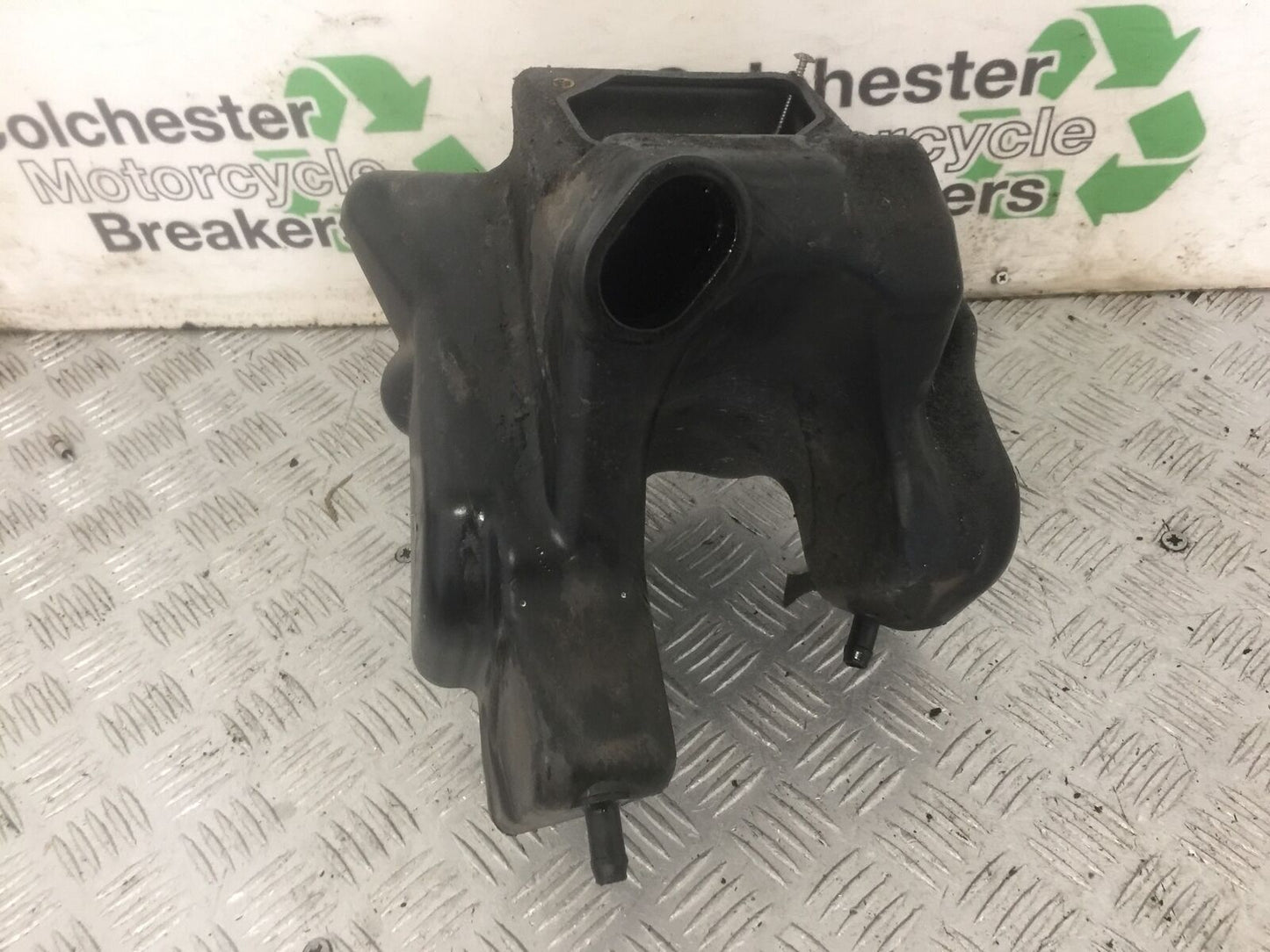 YAMAHA XT125X XT125 X AIRBOX  YEAR 2008  (STOCK 857)