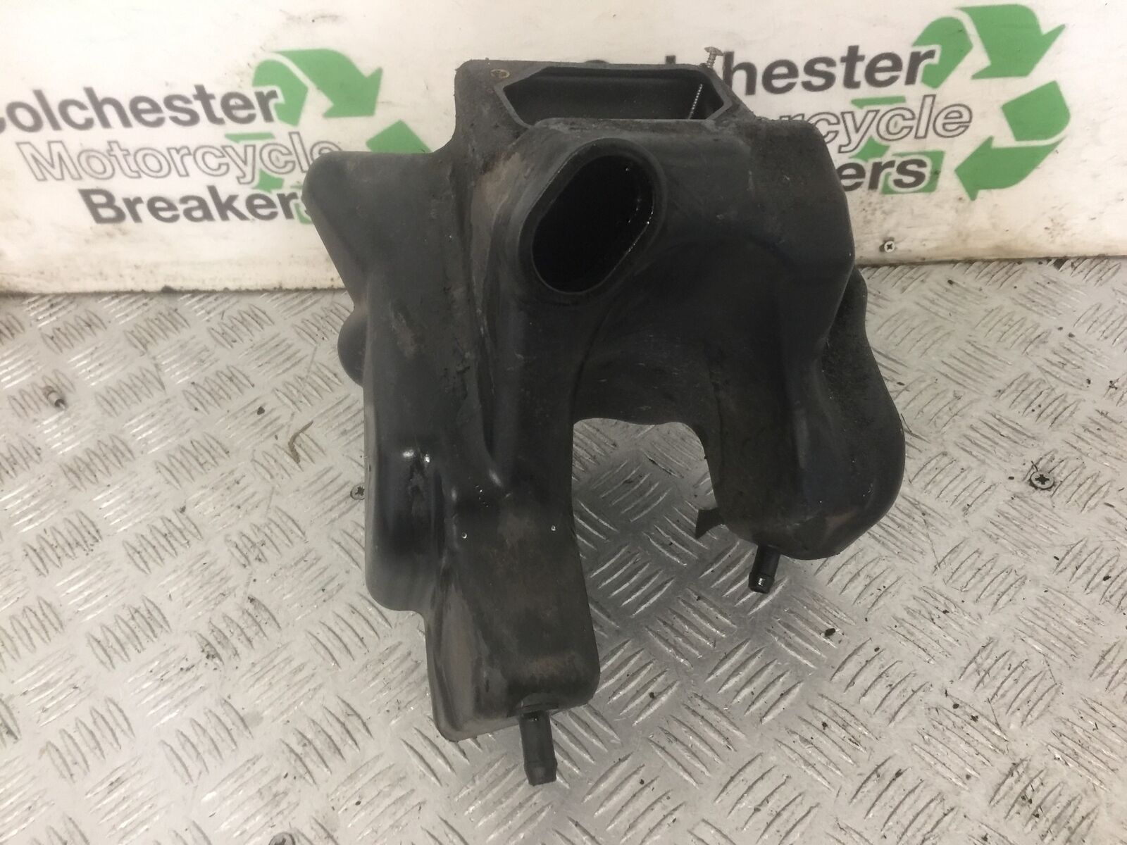 YAMAHA XT125X XT125 X AIRBOX  YEAR 2008  (STOCK 857)