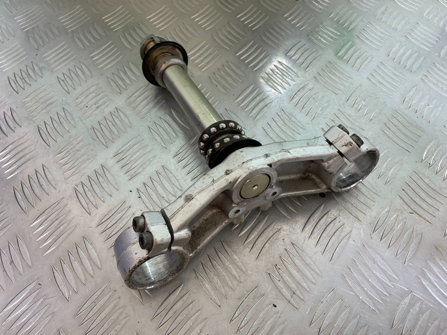 YAMAHA FJR1300 FJR 1300 BOTTOM YOKE YEAR 2001-05 (CMB1005)