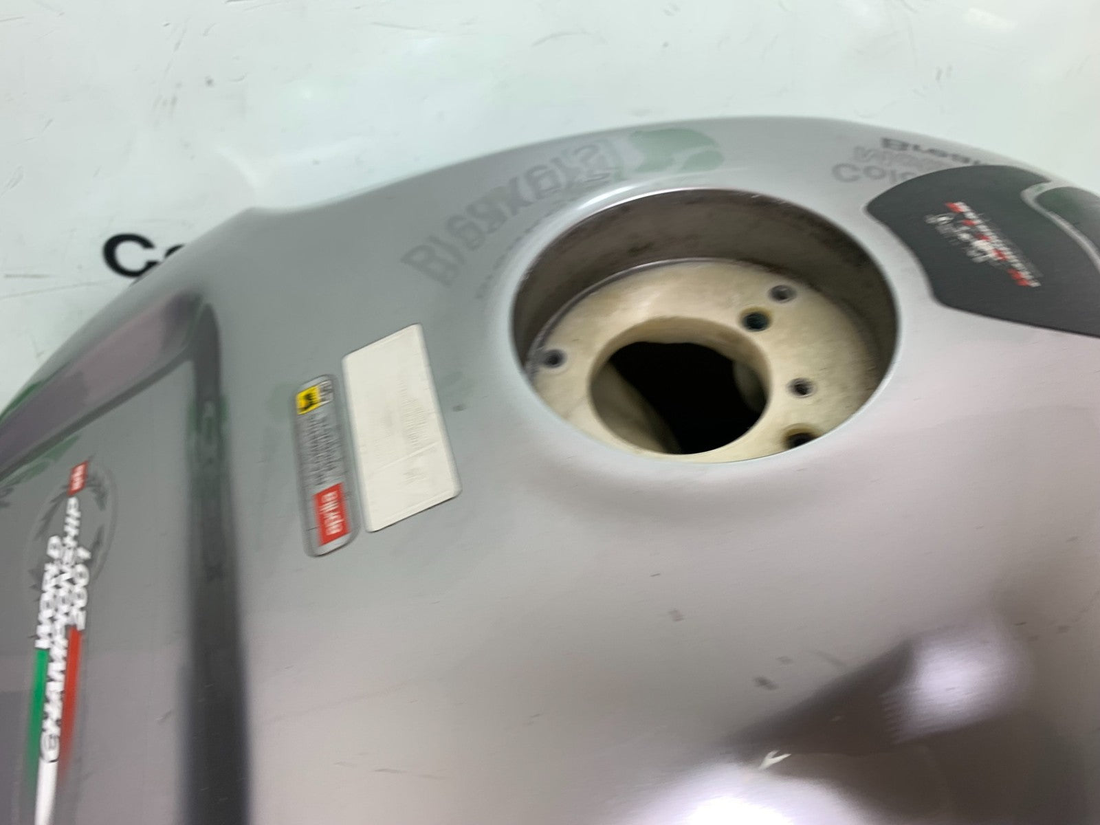 APRILIA RSV1000 RSV 1000 MILLE PETROL TANK   1998- 2003 (CMB1184)