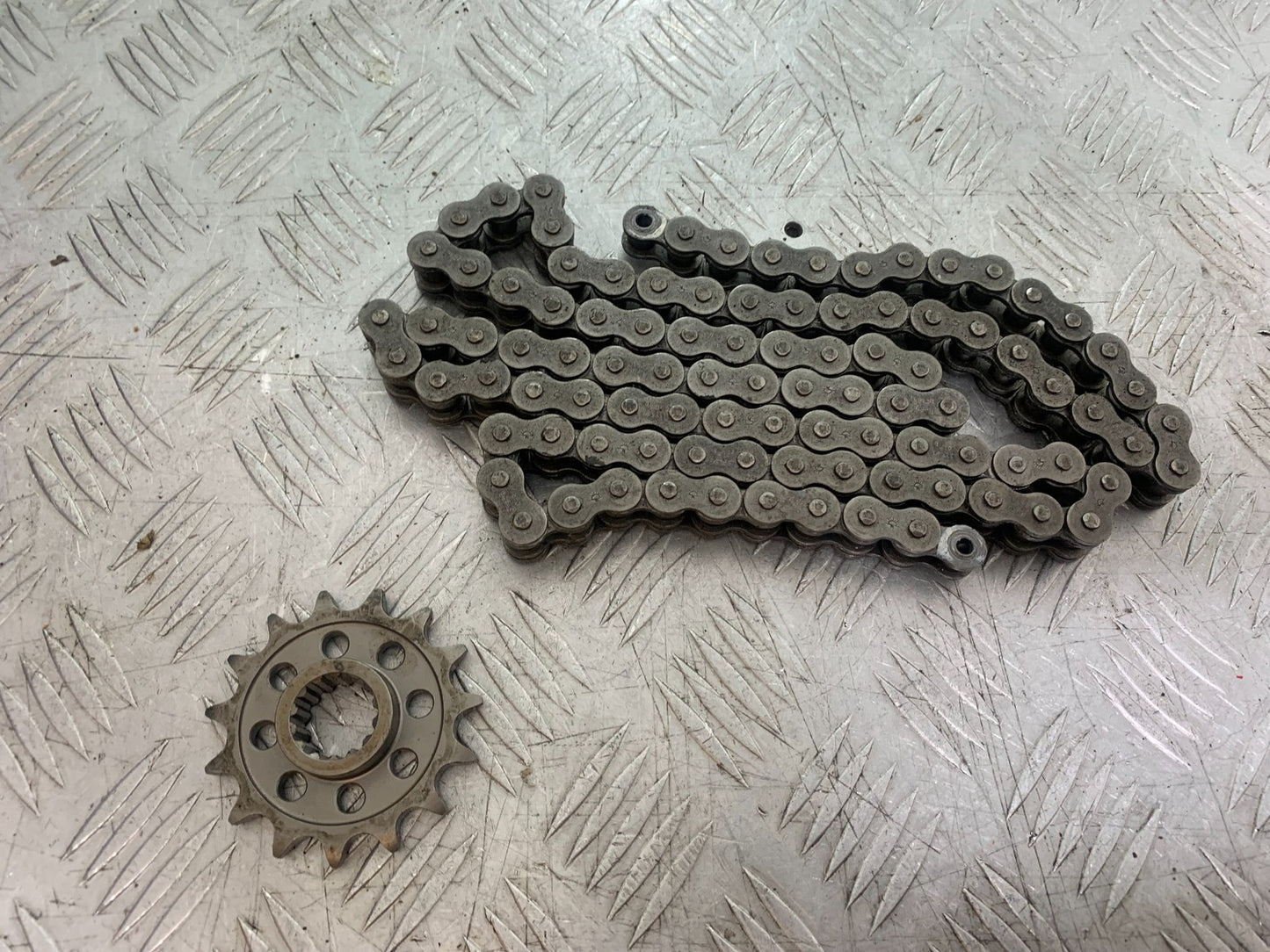 DUCATI 848 CHAIN AND FRONT SPROCKET   YEAR 2008-2010 (CMB1323)