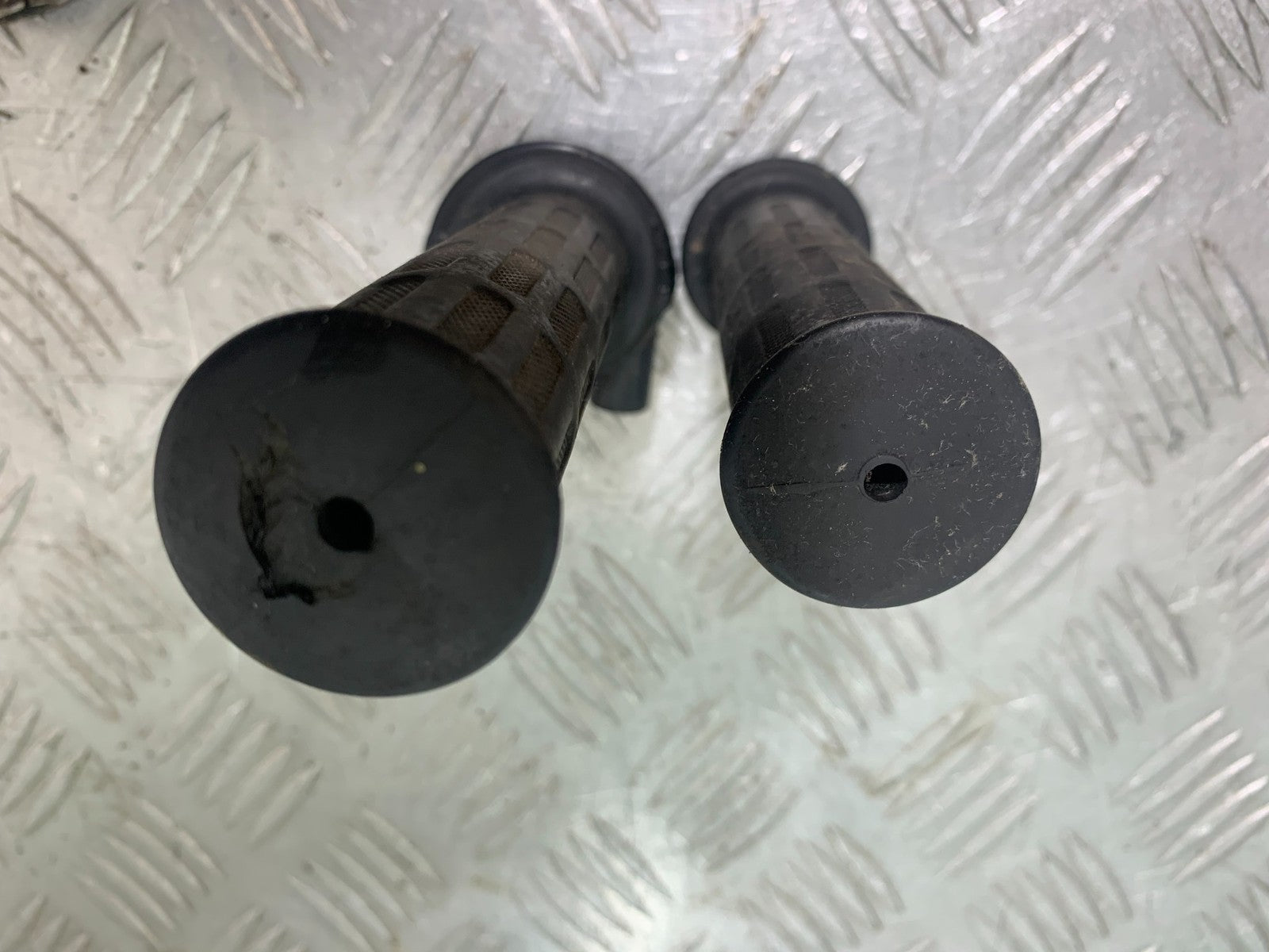 HONDA CG125 CG 125 THROTTLE AND GRIP YEAR 1998-2000 (CMB1282)