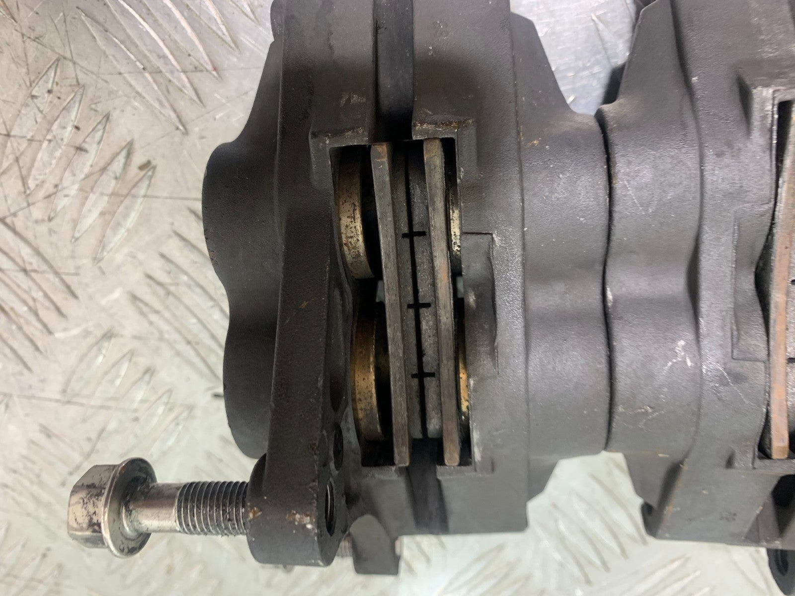 TRIUMPH 1050 SPRINT ST FRONT BRAKE CALIPERS  YEAR 2004-2007 (CMB1197)