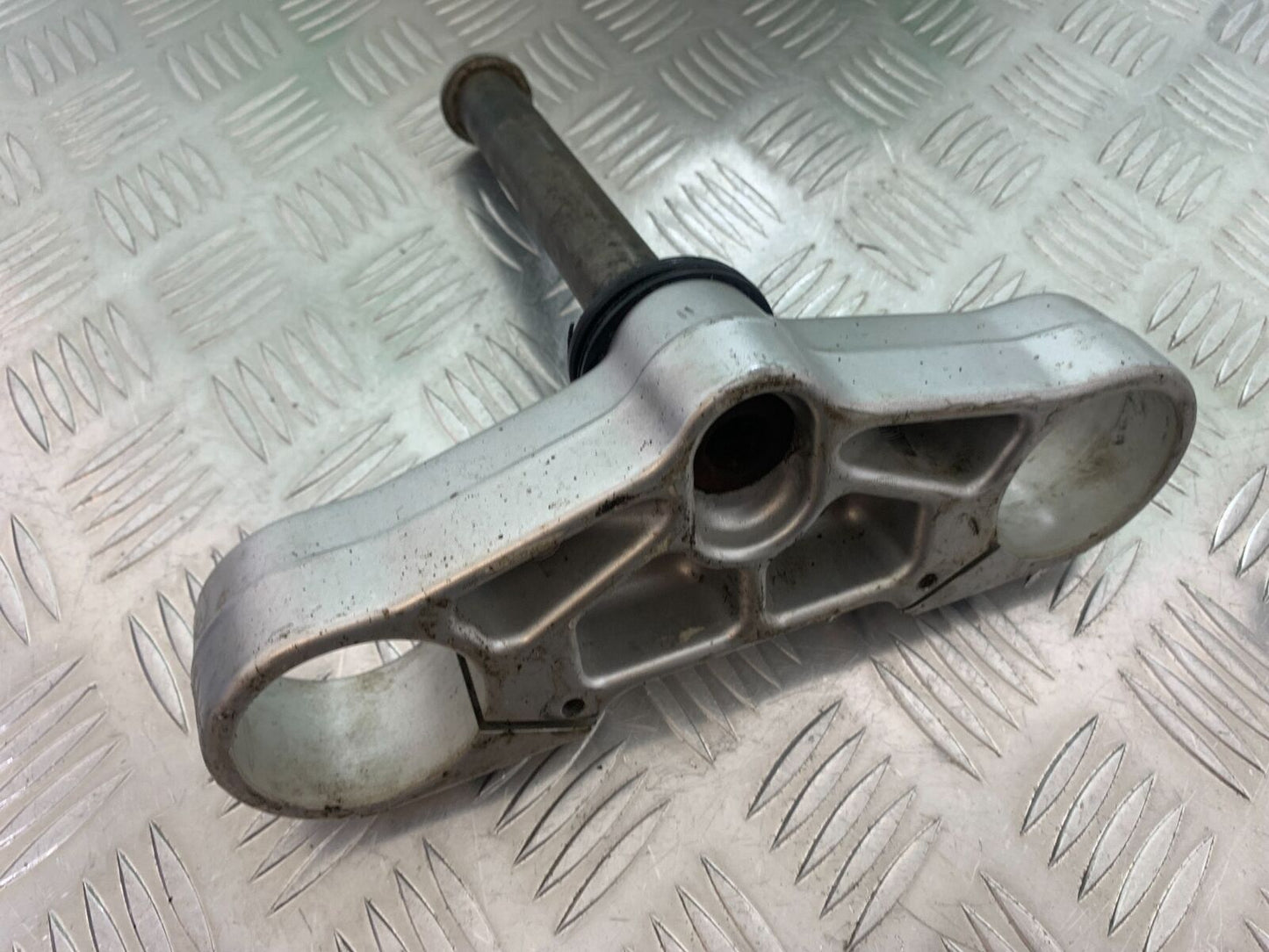 APRILIA RS4 125 BOTTOM YOKE  YEAR 2011-2016 (STOCK 994)