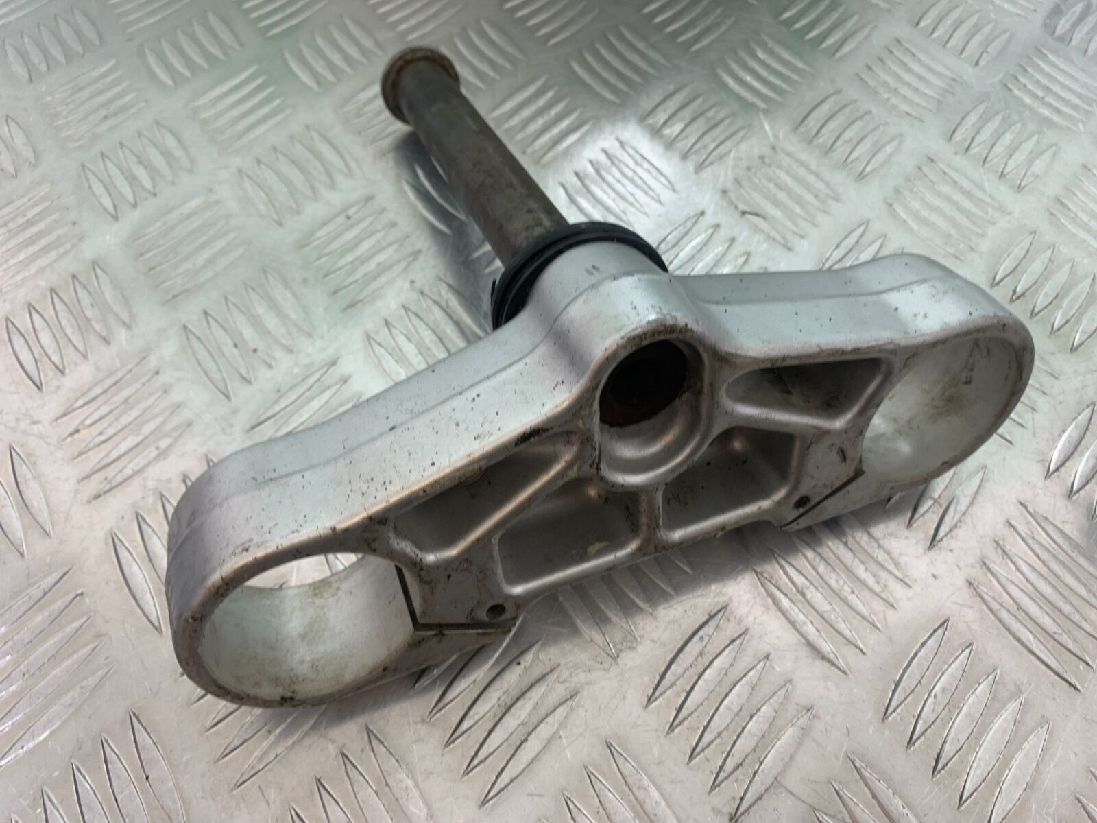 APRILIA RS4 125 BOTTOM YOKE  YEAR 2011-2016 (STOCK 994)