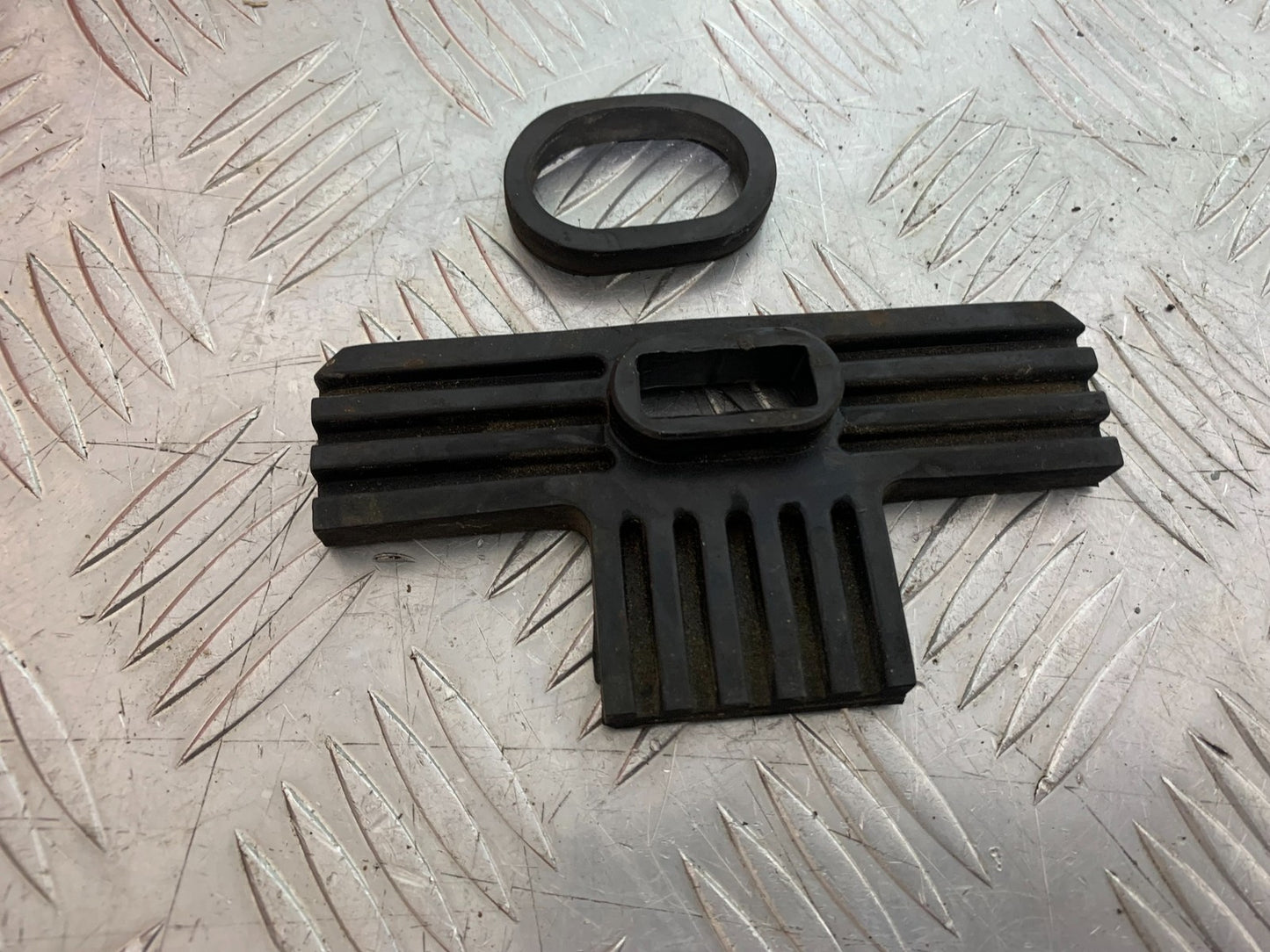 YAMAHA XJ600 XJ 600 DIVERSION PETROL TANK RUBBER  1998-2000 (CMB1191)