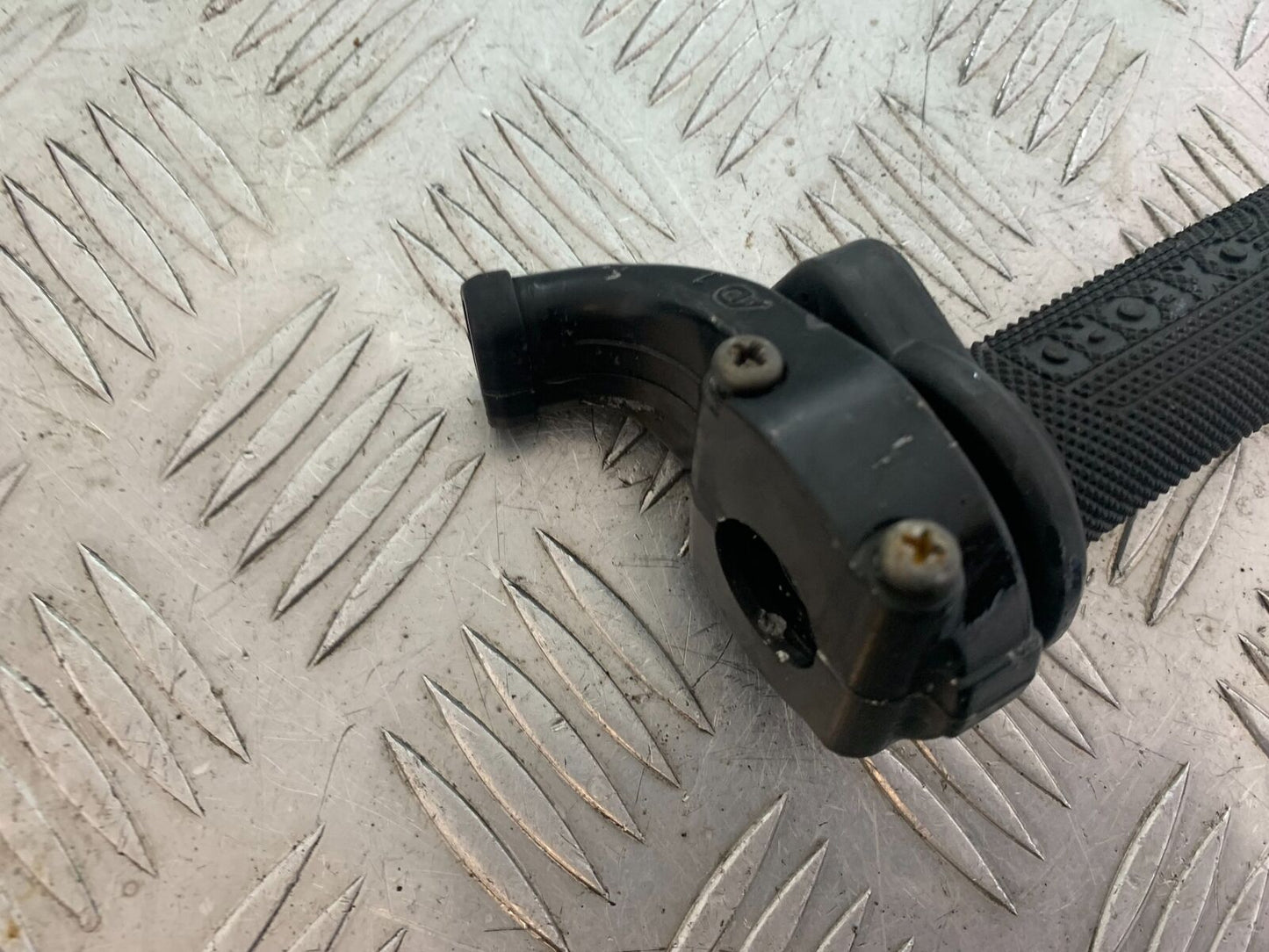 KAWASAKI ZX6R ZX636 THROTTLE AND GRIP  YEAR 2002  (CMB1100)