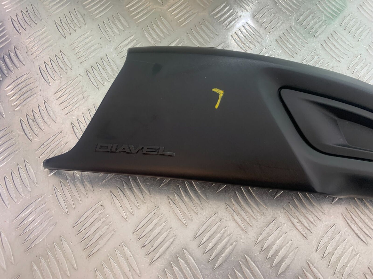 DUCATI DIAVEL 1200 LEFT AIR DUCT COVER   YEAR 2014-17 (CMB1054)