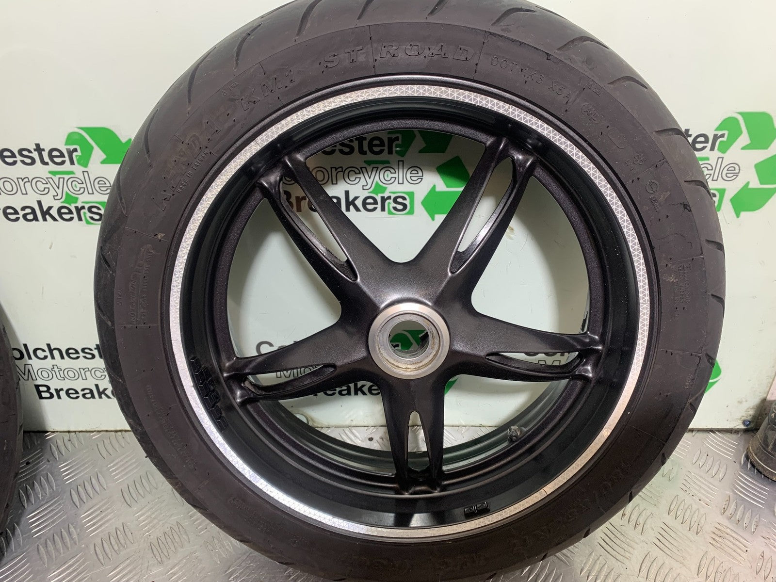 TRIUMPH 1050 SPRINT ST REAR  WHEEL  2003-2011 (CMB1285)