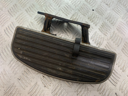 KAWASAKI VN1500 CLASSIC LEFT FOOTBOARD YEAR 1999 -2006 (CMB1166)