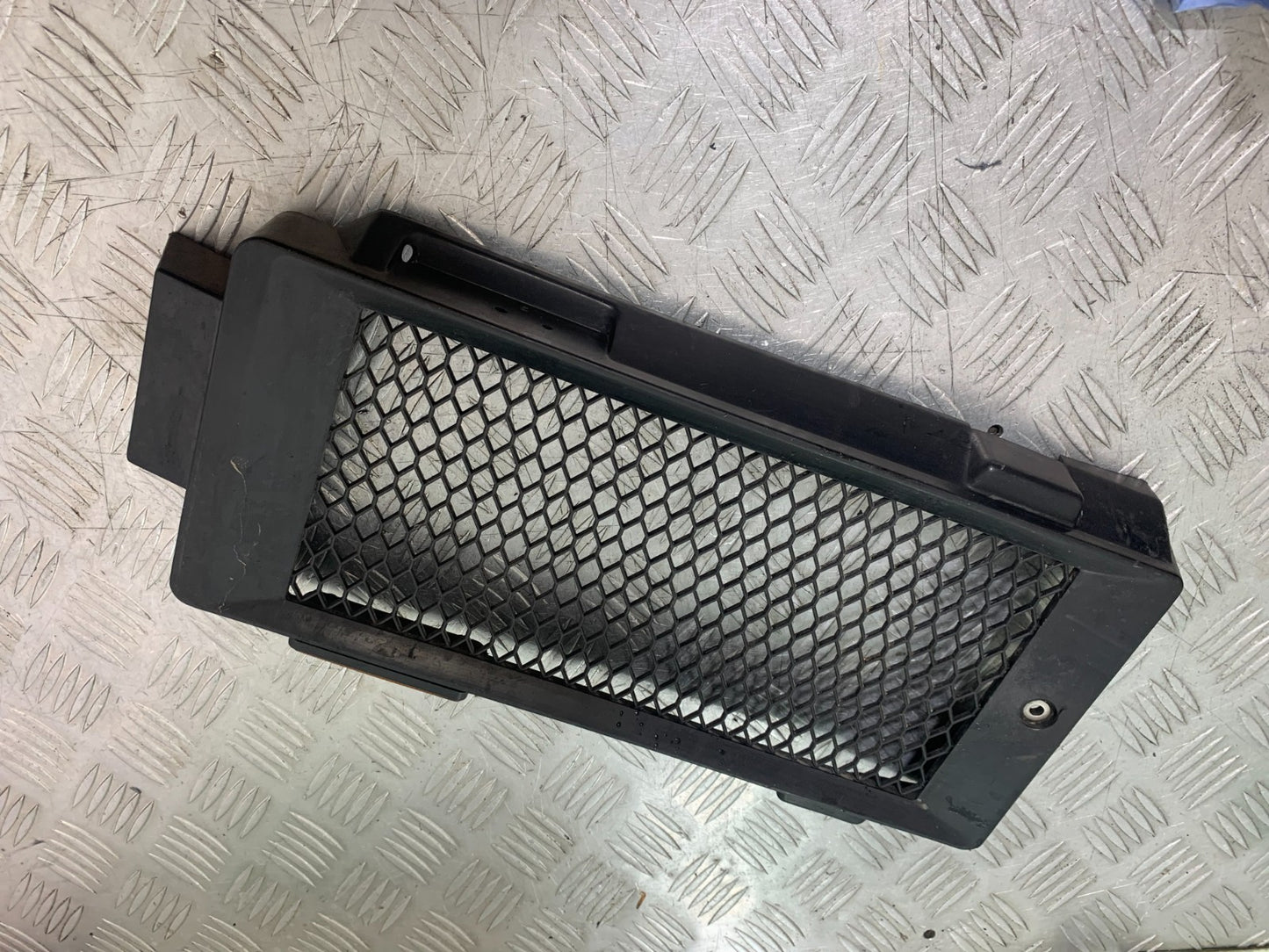 HONDA VT700 VT 700 SHADOW RADIATOR GRILL  YEAR 1984-85 (CMB1328)