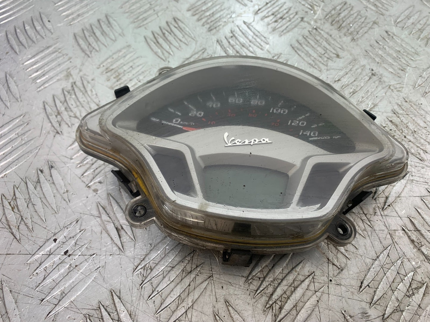 PIAGGIO VESPA GTS 125 CLOCKS SPEEDO DASH YEAR 2009-2014  (CMB1261)