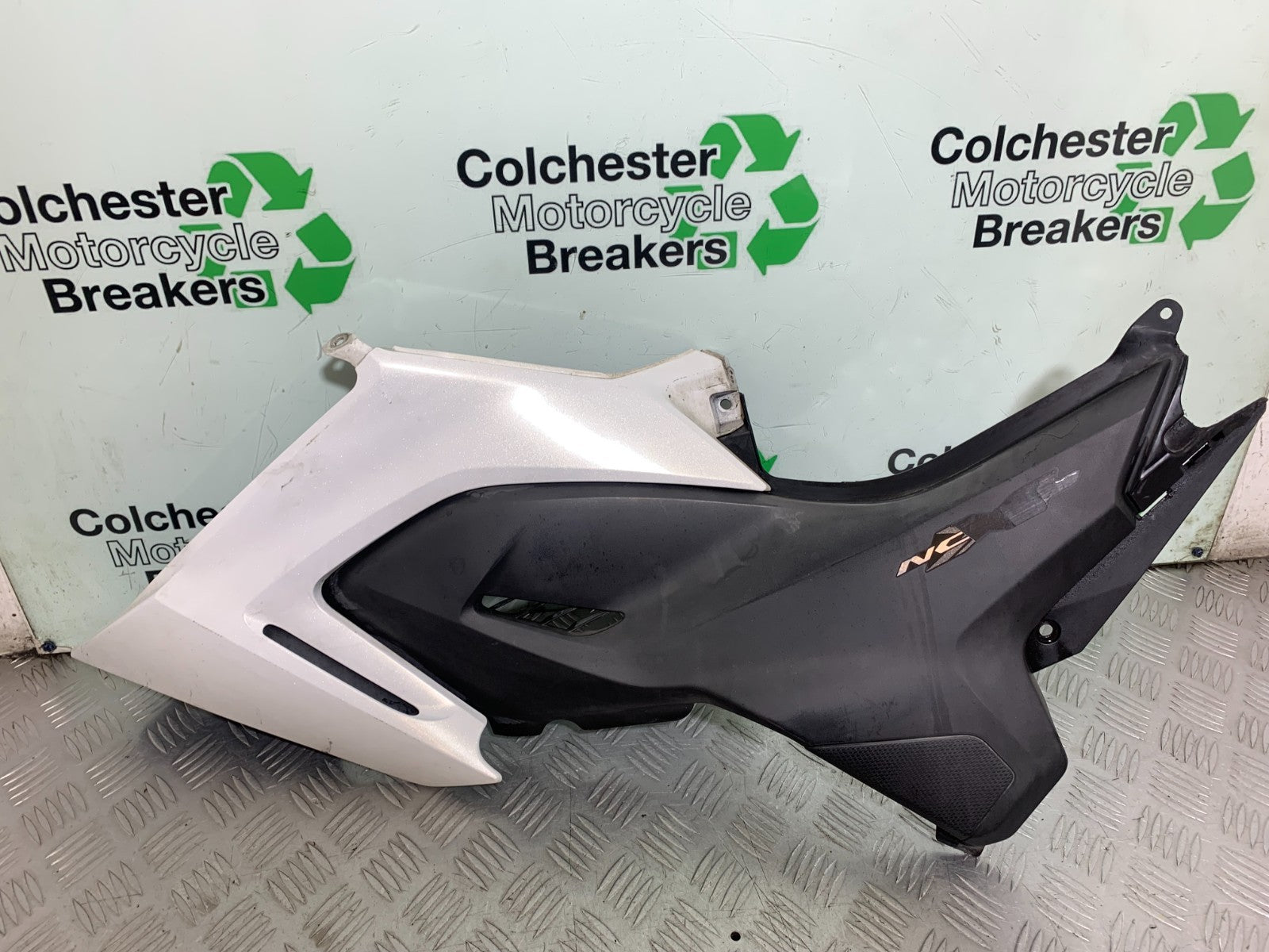 HONDA NC700 X LEFT TANK PANEL  YEAR 2012-2014 (CMB1327)