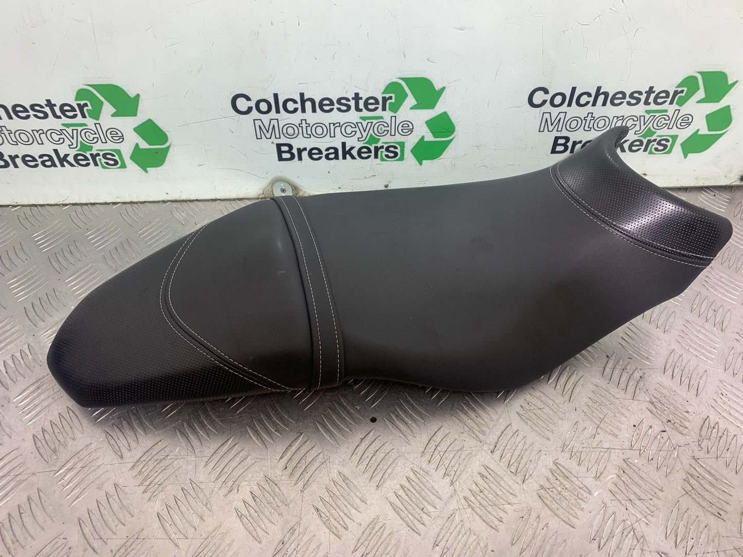 TRIUMPH 675 STREET TRIPLE SEAT  2013-2016 (CMB1186)