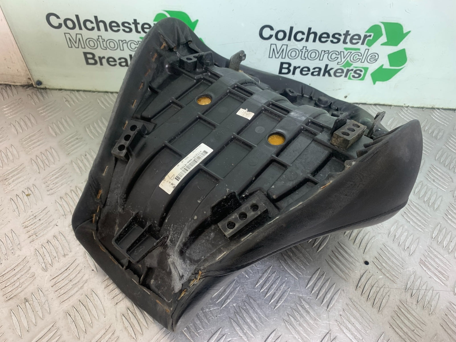 HONDA VTX1300 S-6 FRONT SEAT    YEAR 2004-09 (CMB1159)
