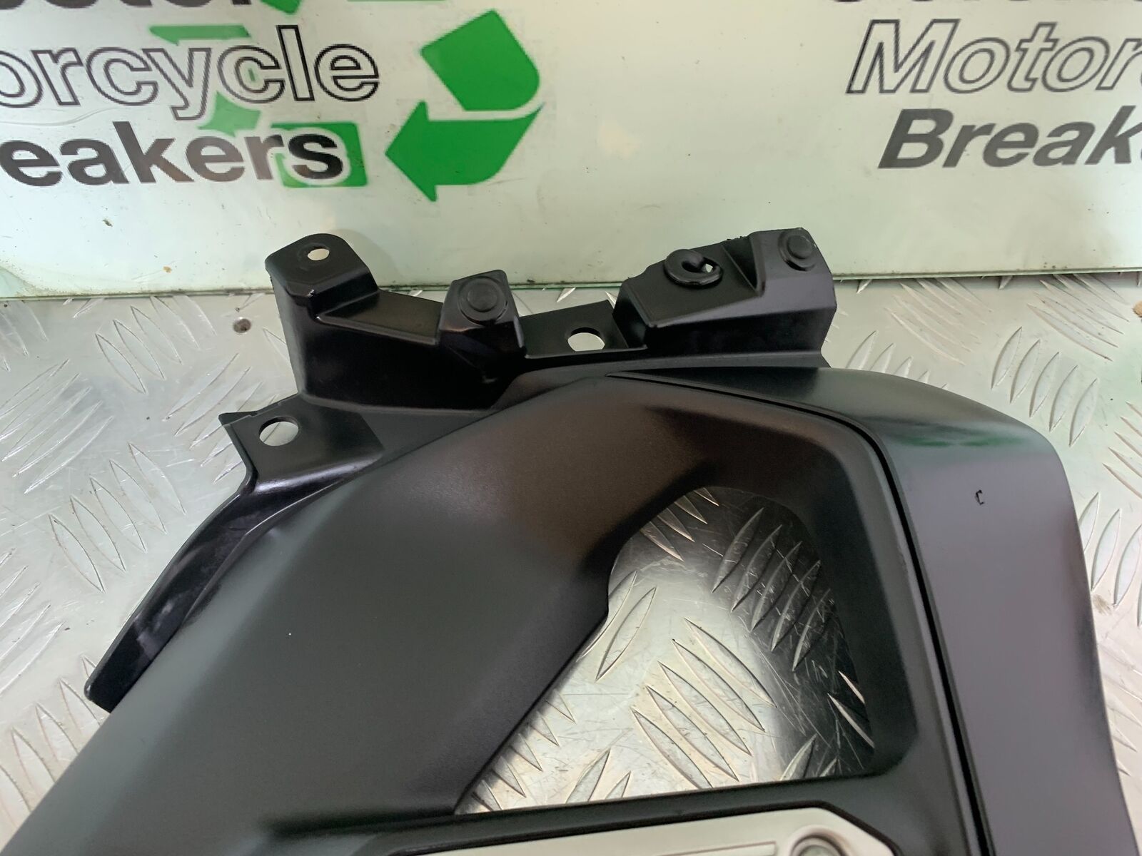 YAMAHA MT 125 MT125 RIGHT FAIRING PANEL  YEAR 2021-2024 ABS (CMB1010)