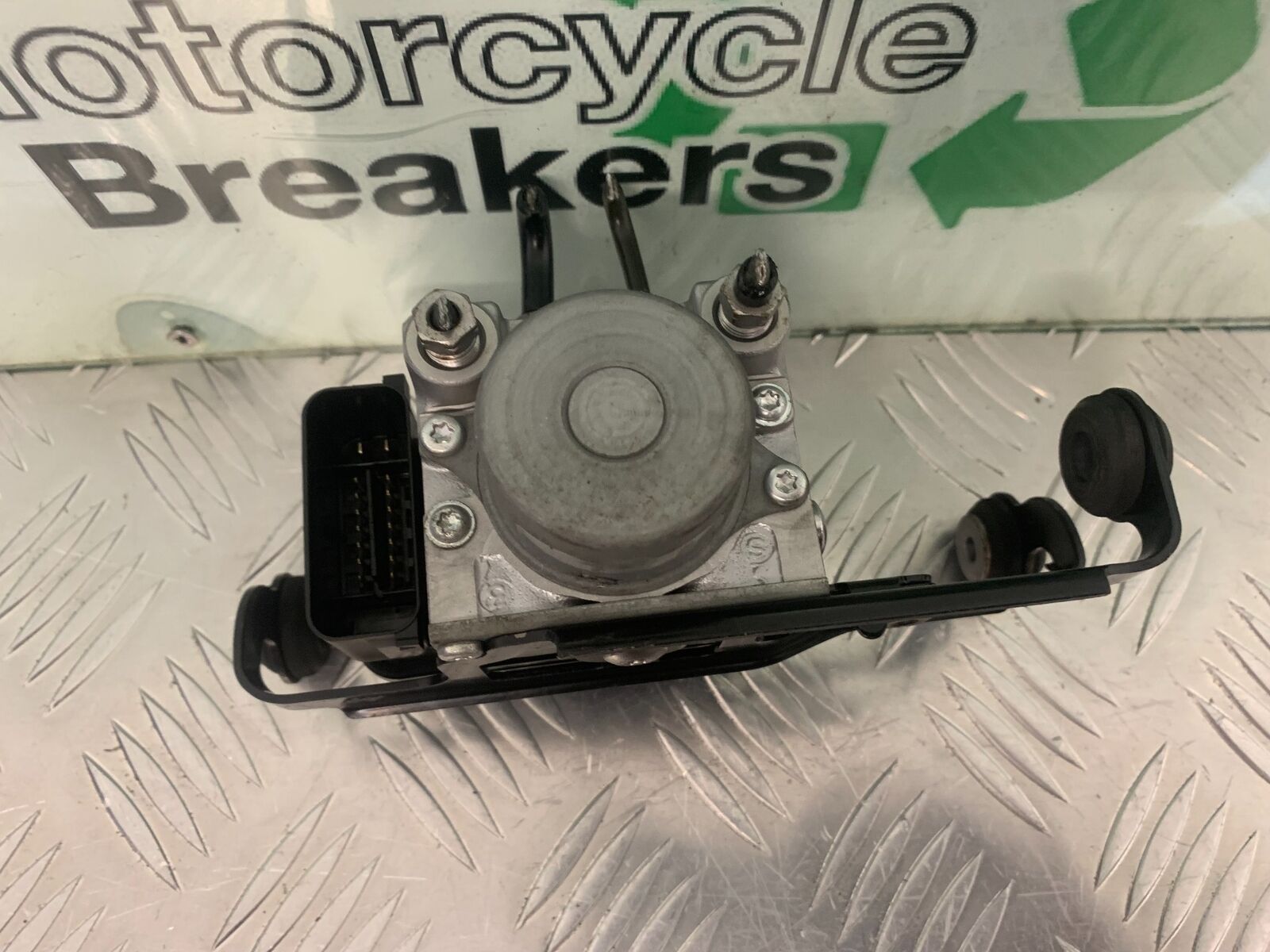 TRIUMPH 675 STREET TRIPLE RX ABS PUMP  YEAR 2015-2017  (STOCK 971)