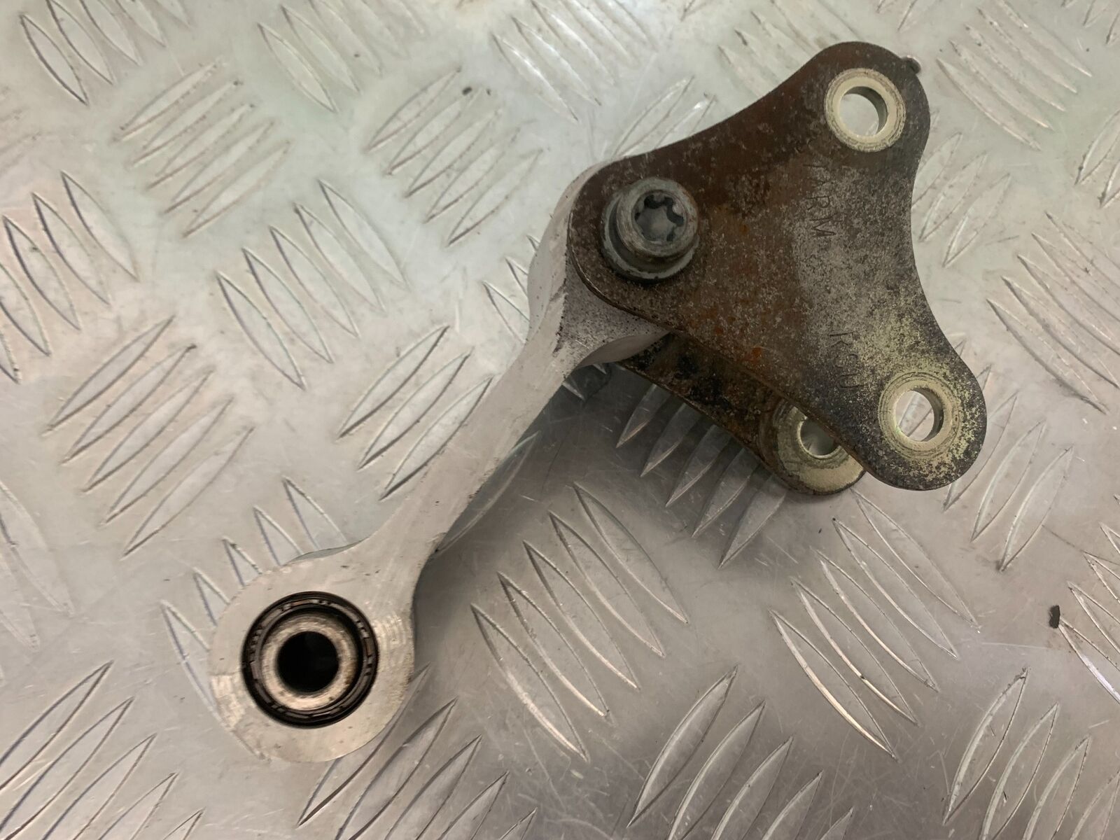 TRIUMPH 955I SPRINT RS REAR SHOCK LINKAGE  YEAR 1999-04 (STOCK 989)